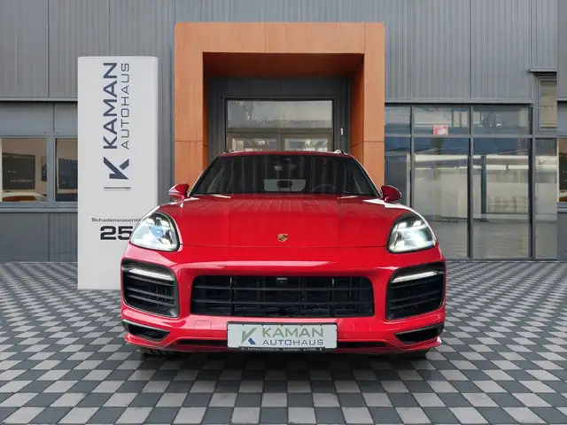 Porsche Cayenne GTS view 2