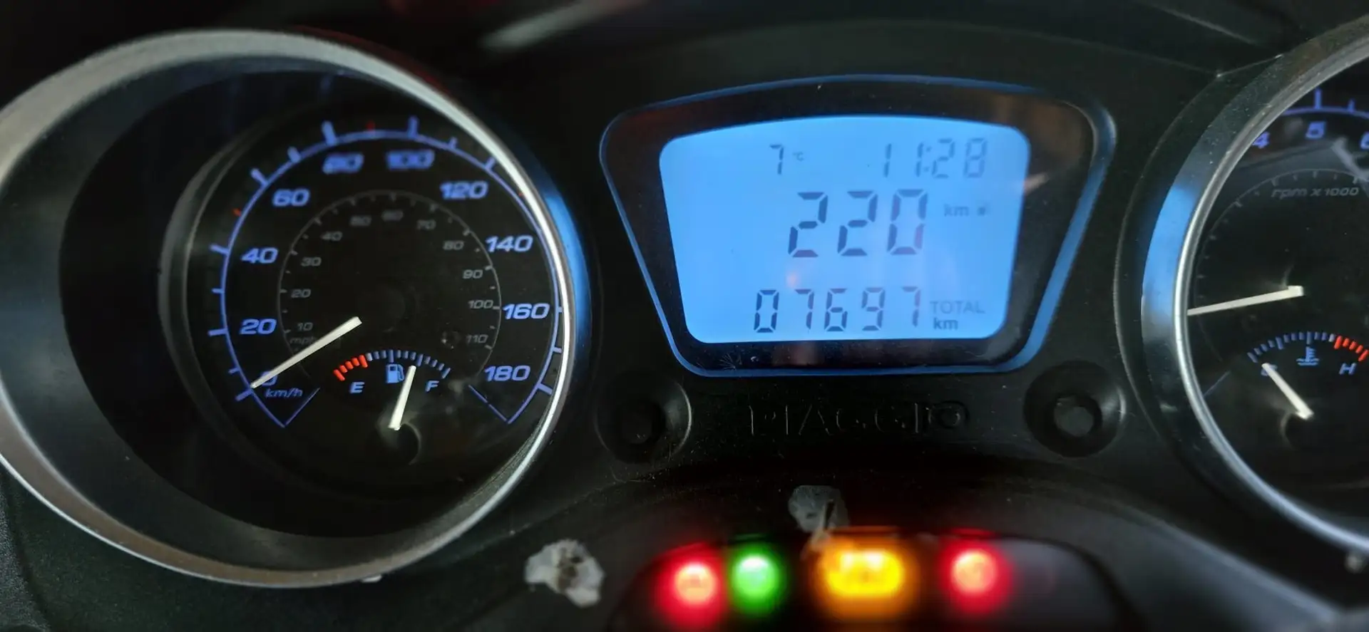 Piaggio MP3 300 HPE E5 Zwart - 1
