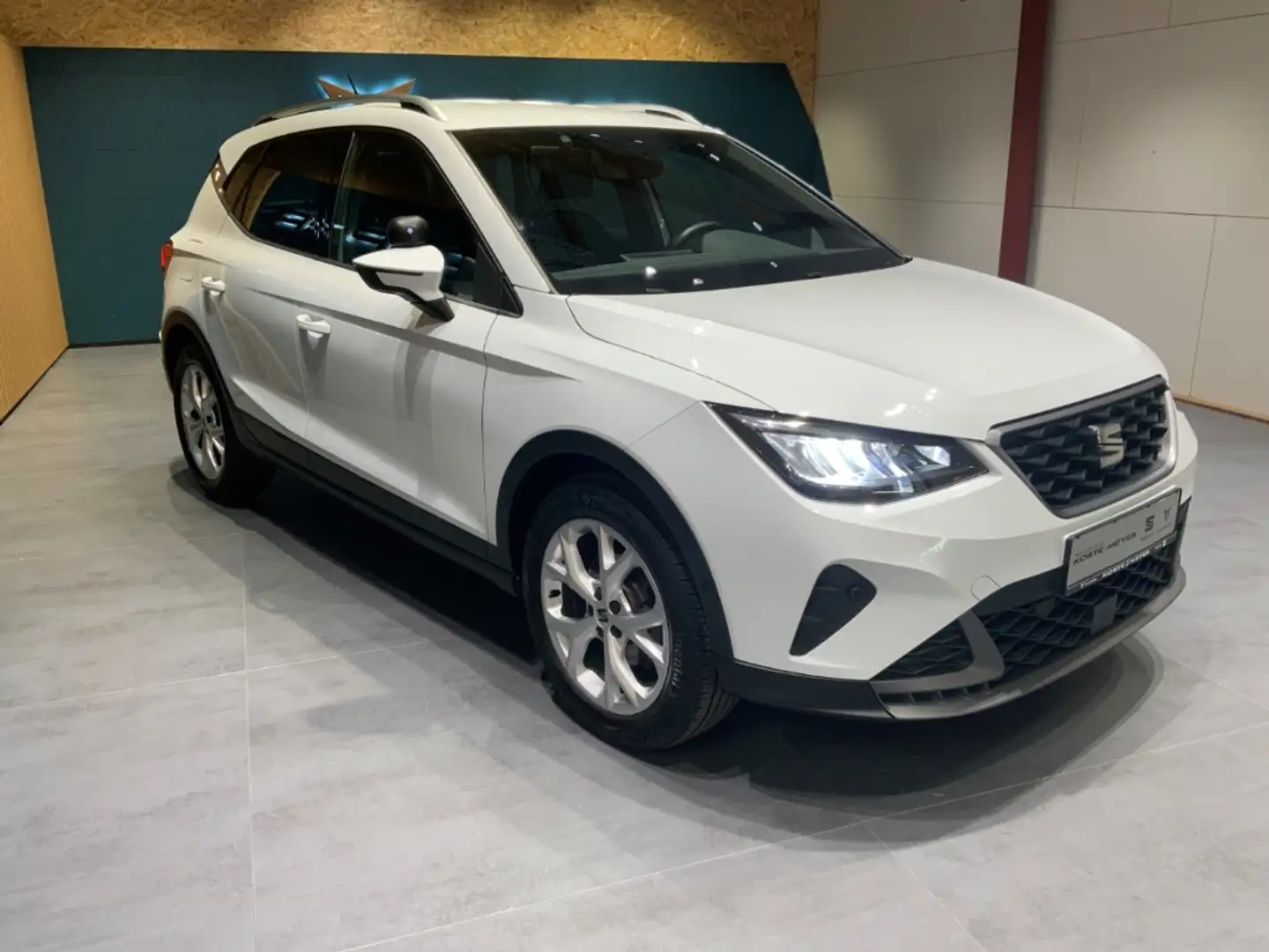 SEAT Arona FR 1.0TSI 6-Gang+ Fahrschulwagen+ACC+LED Weiß - 2