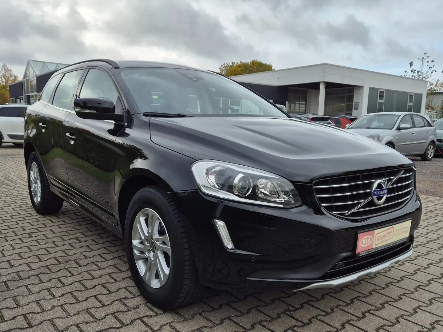 Volvo XC60 D4 Momentum Geartronic 2WD PDC vorn & hinten Schwarz - 2