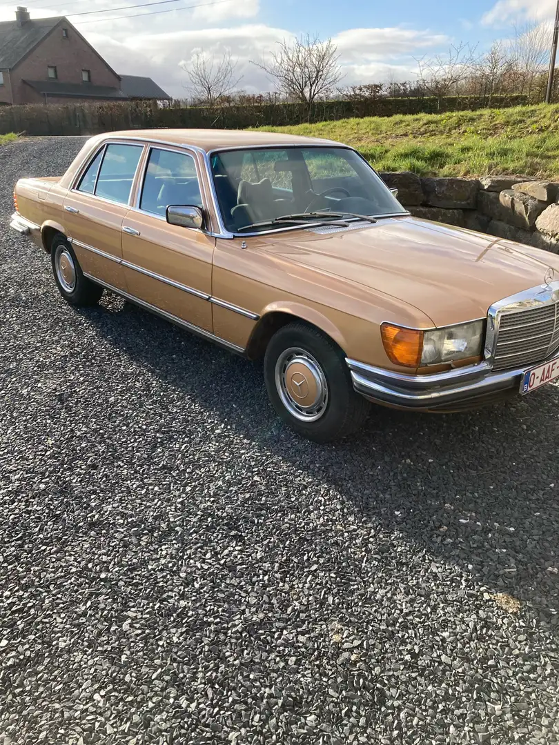 Mercedes-Benz 450 - 1
