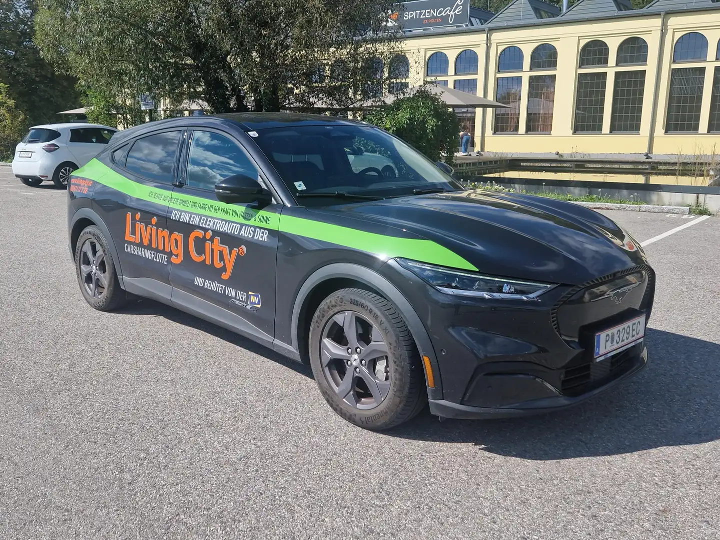 Ford Mustang Mach-E Mustang Mach-E ELEKTRO EXTENDED RANGE  ALLRAD Grau - 1