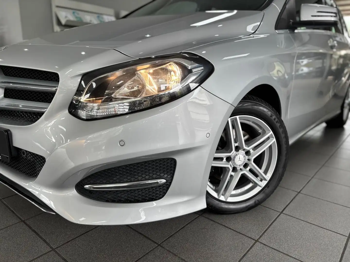 Mercedes-Benz B 180 CDI Aut.|Navi|AHK|2xPDC|Garantie Silber - 2
