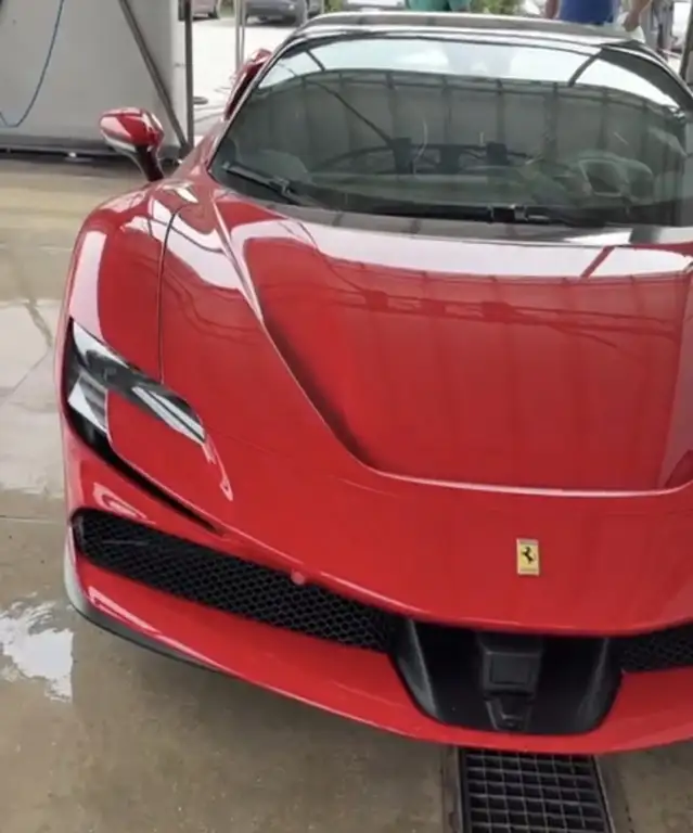 Ferrari SF90 Spider 2025 из Европы — купить под ключ