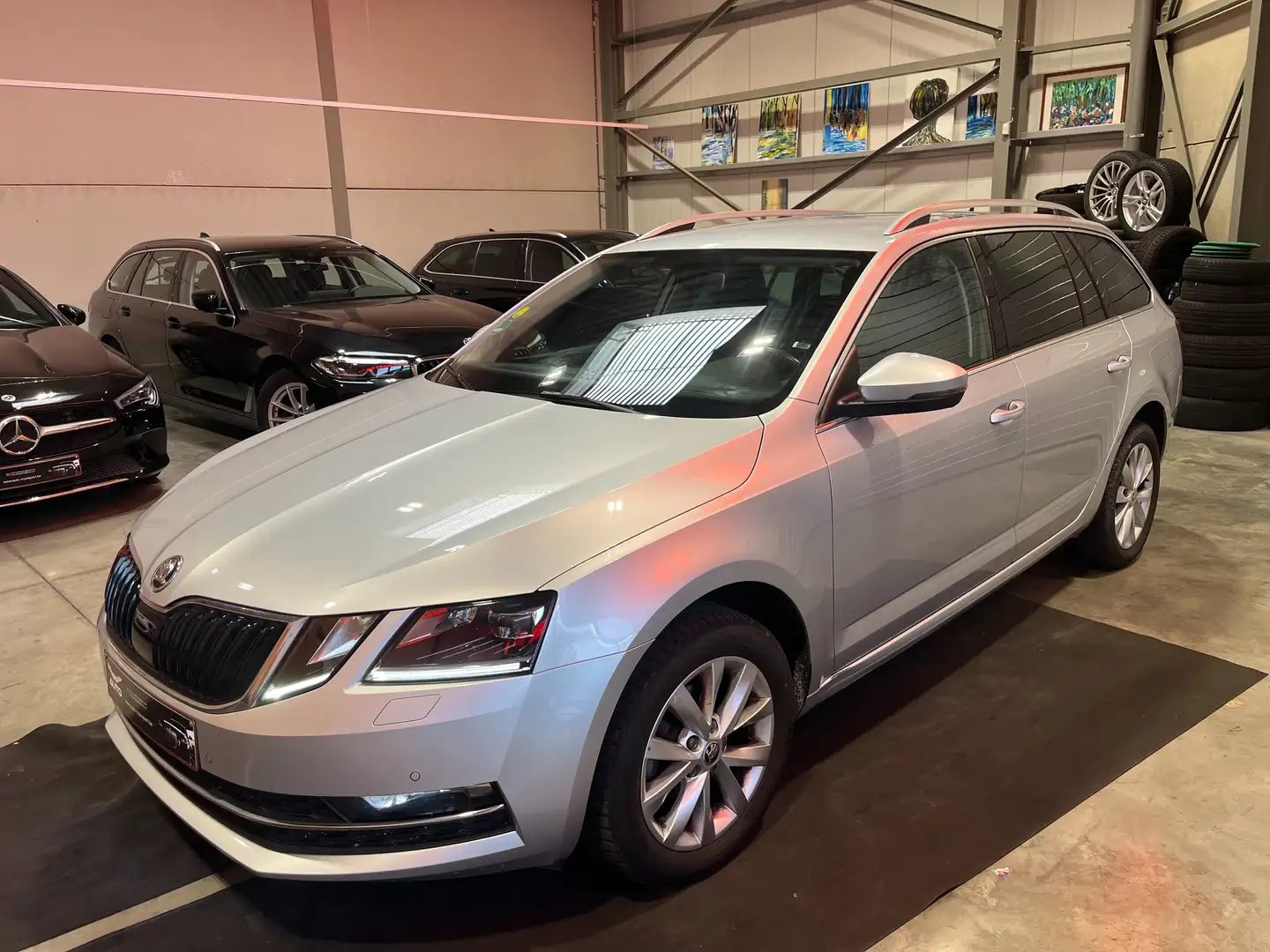 Skoda Octavia SW 1.6 CR TDi Style DSG 12 MOIS GARANTIE Grijs - 2