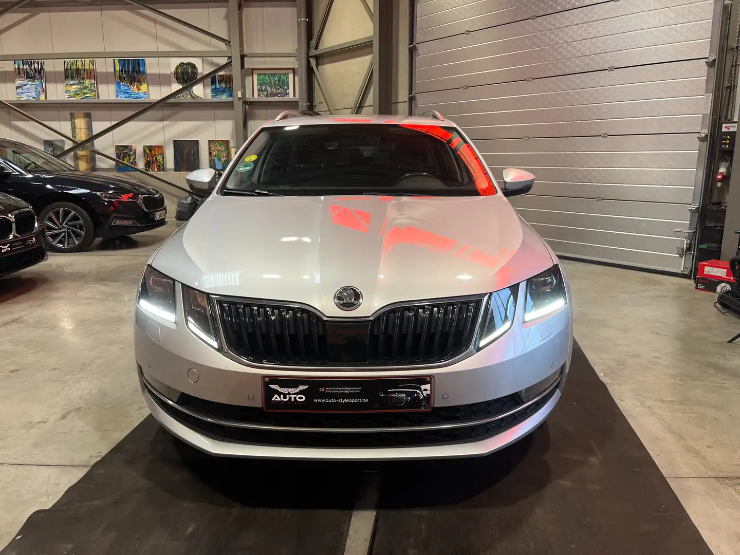 Skoda Octavia SW 1.6 CR TDi Style DSG 12 MOIS GARANTIE Grijs - 1