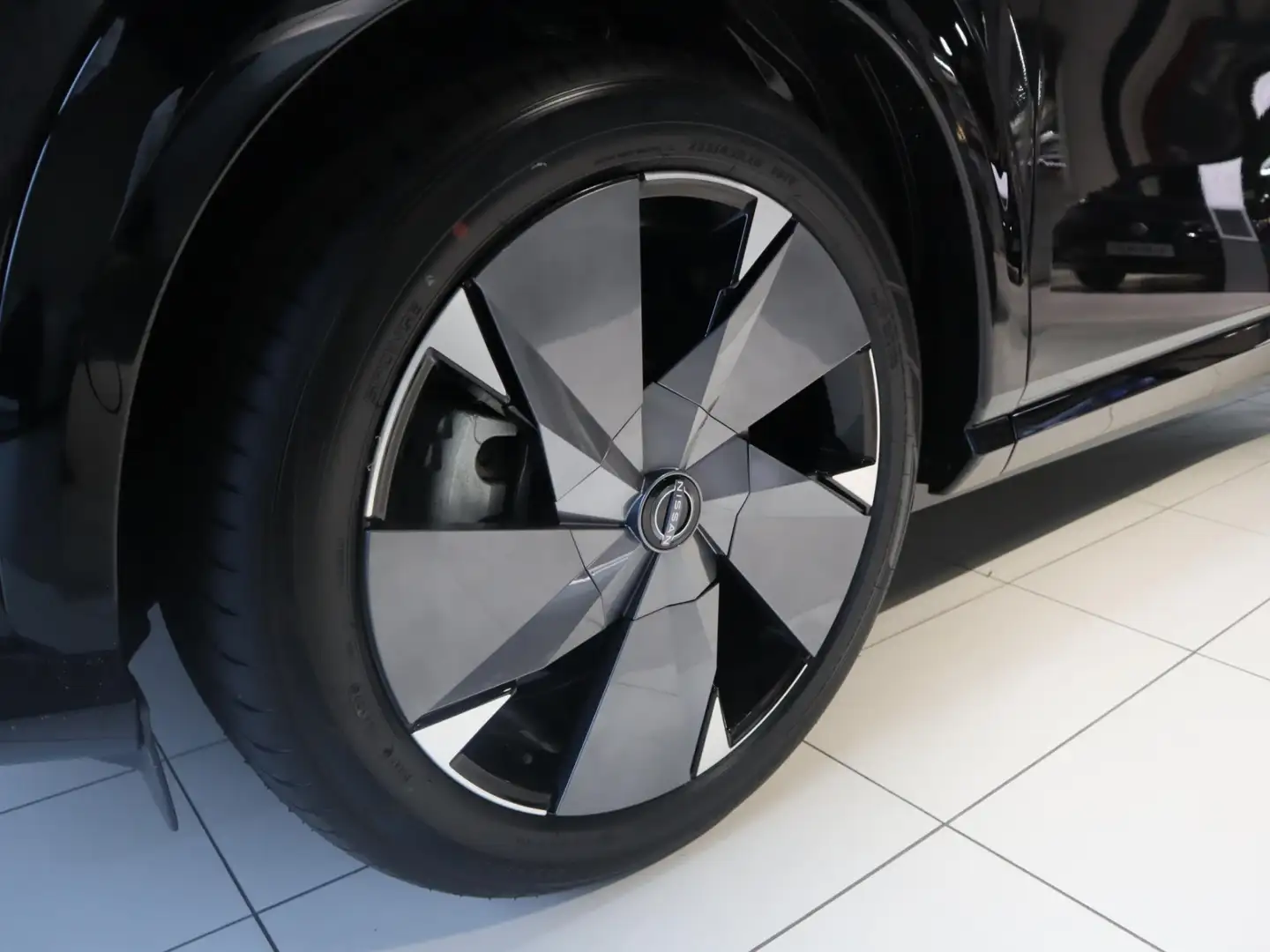 Nissan Ariya e-4ORCE Advantage Edition Plus 91 kWh | €9.500,- k Negru - 2