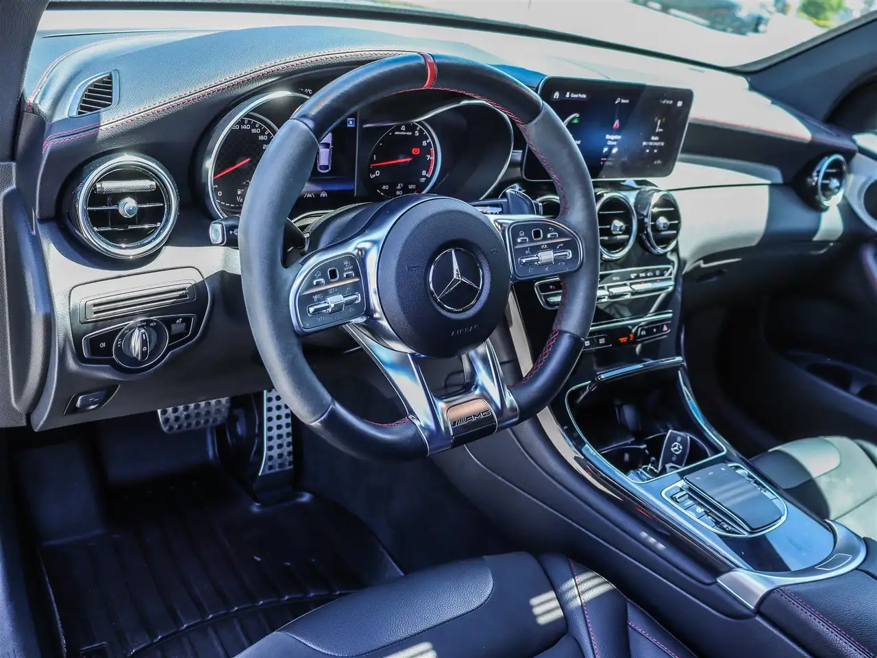 Mercedes-Benz GLC снимка Mercedes-Benz GLC