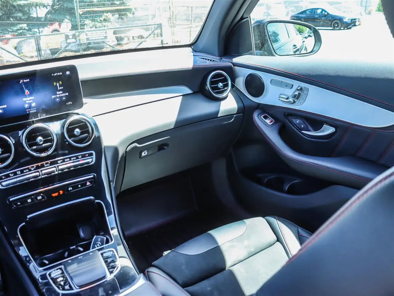 Mercedes-Benz GLC снимка Mercedes-Benz GLC