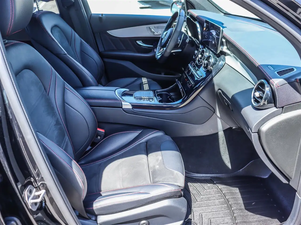 Mercedes-Benz GLC снимка Mercedes-Benz GLC