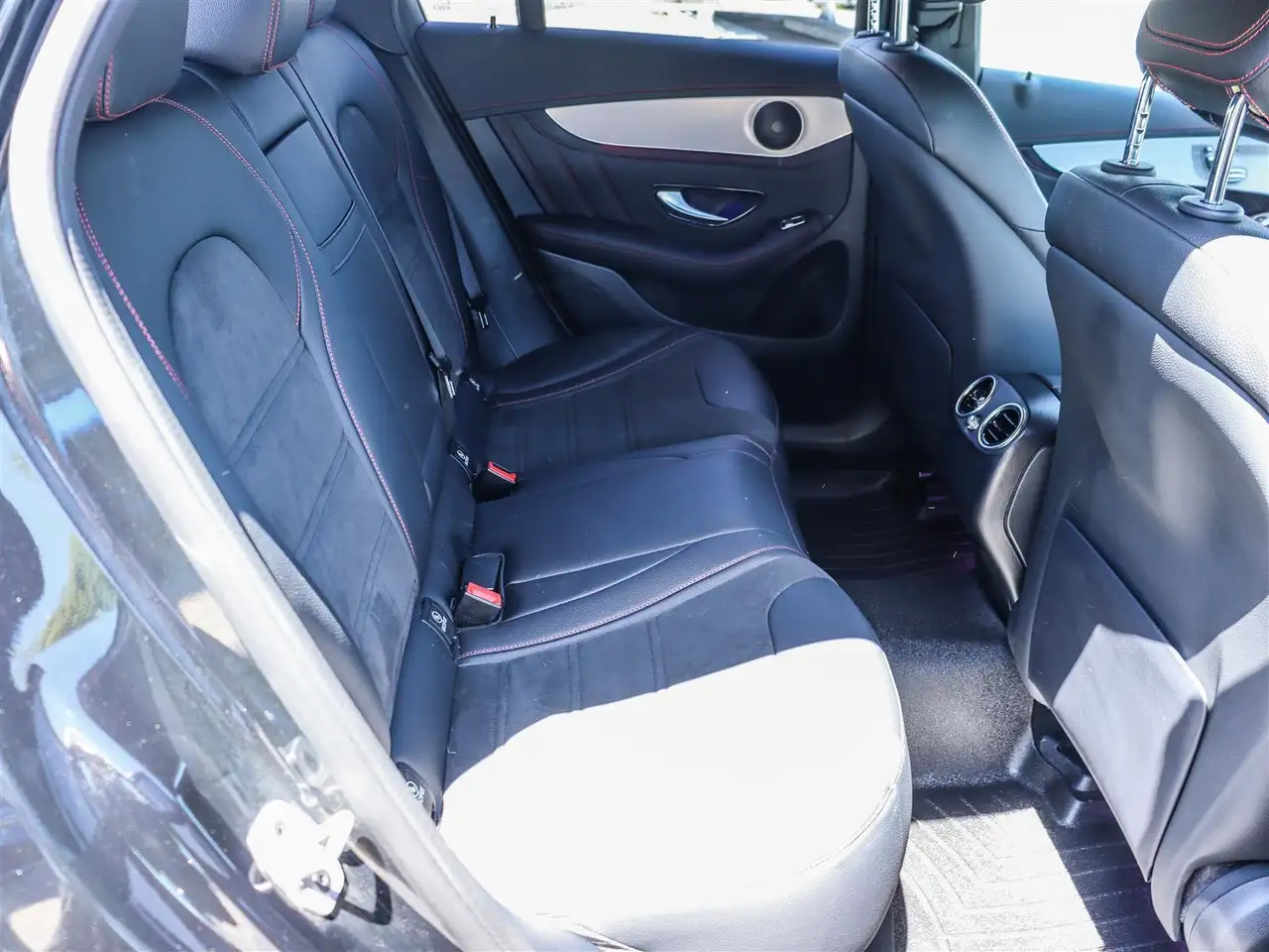 Mercedes-Benz GLC снимка Mercedes-Benz GLC