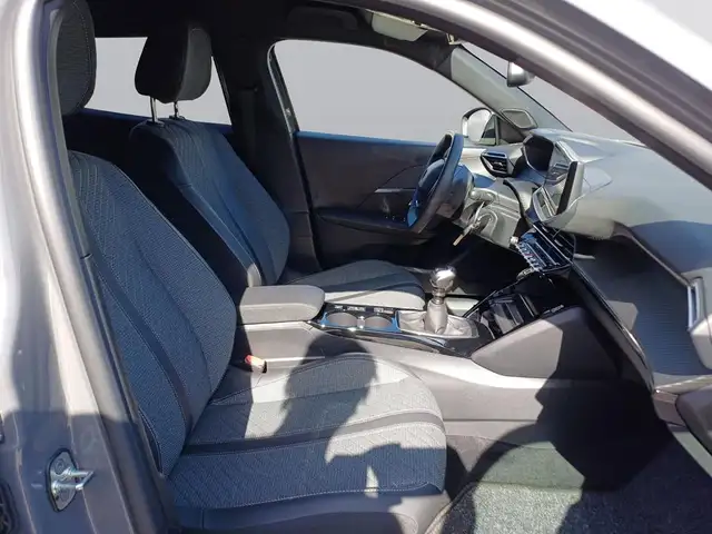 Peugeot 2008 view 11