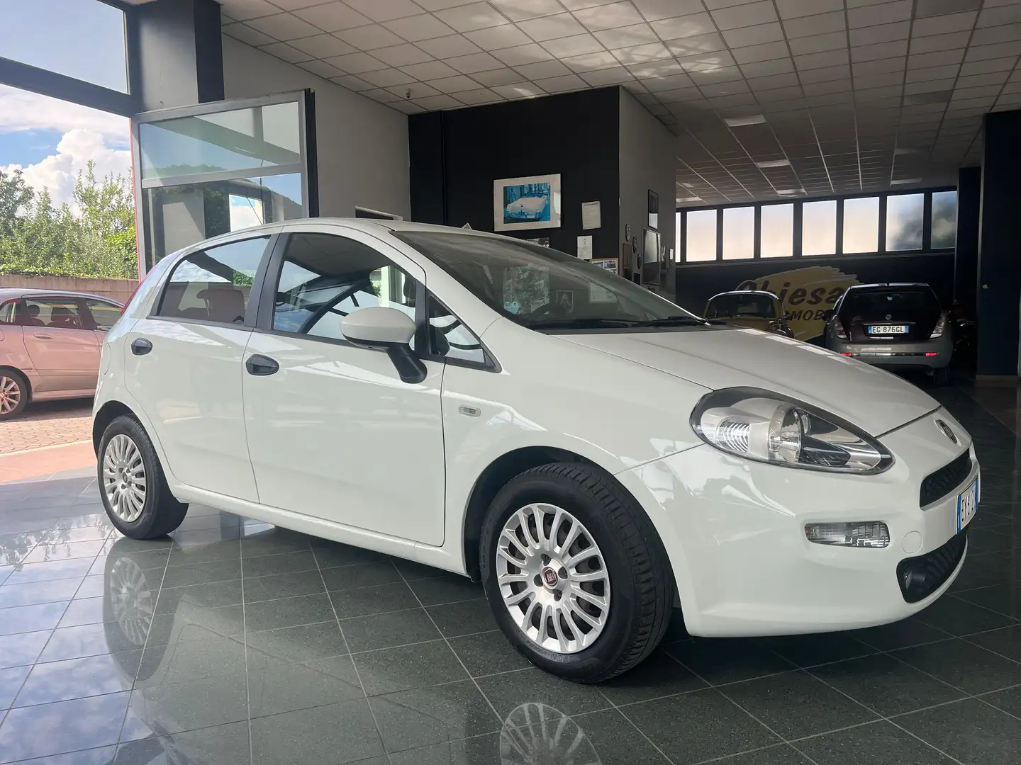 Fiat Punto Punto III 2012 3p 1.3 mjt II 16v Lounge 75cv E5+ White - 1