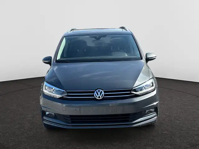 Volkswagen Touran view 3