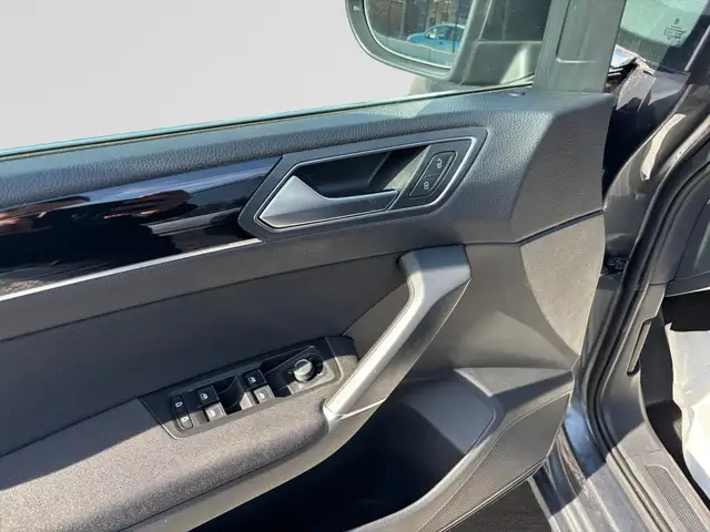 Volkswagen Touran view 11
