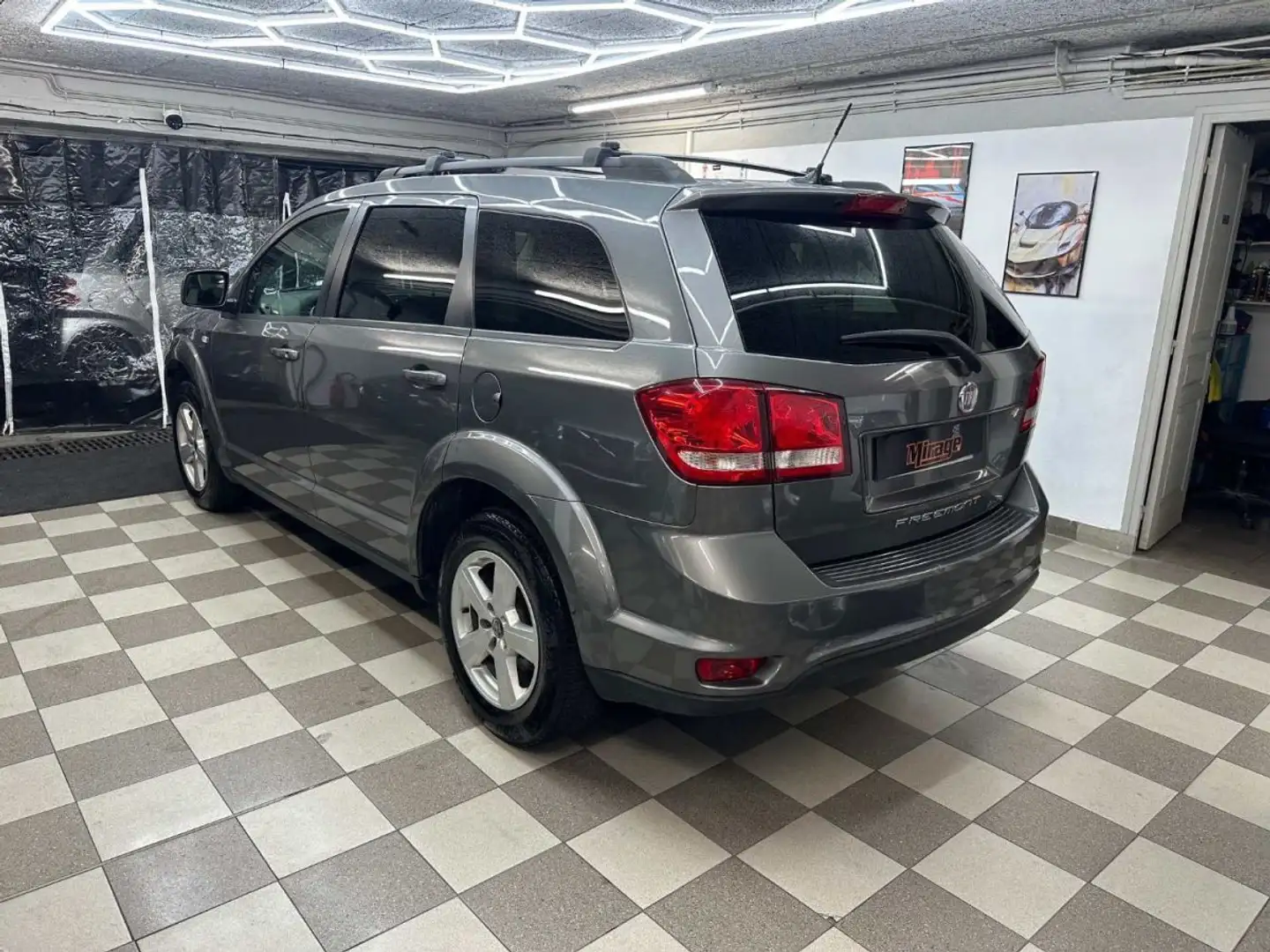 Fiat Freemont 2.0 MJT 140CV 7PLACES Grau - 2