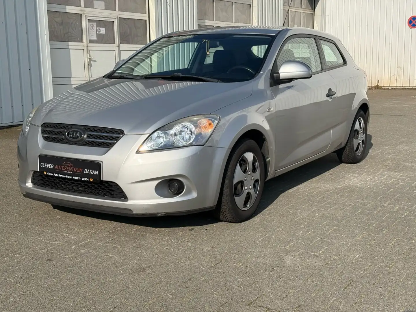Kia Ceed / cee'd 1.4 *STEUERKETTE NEU, KLIMA* Stříbrná - 1