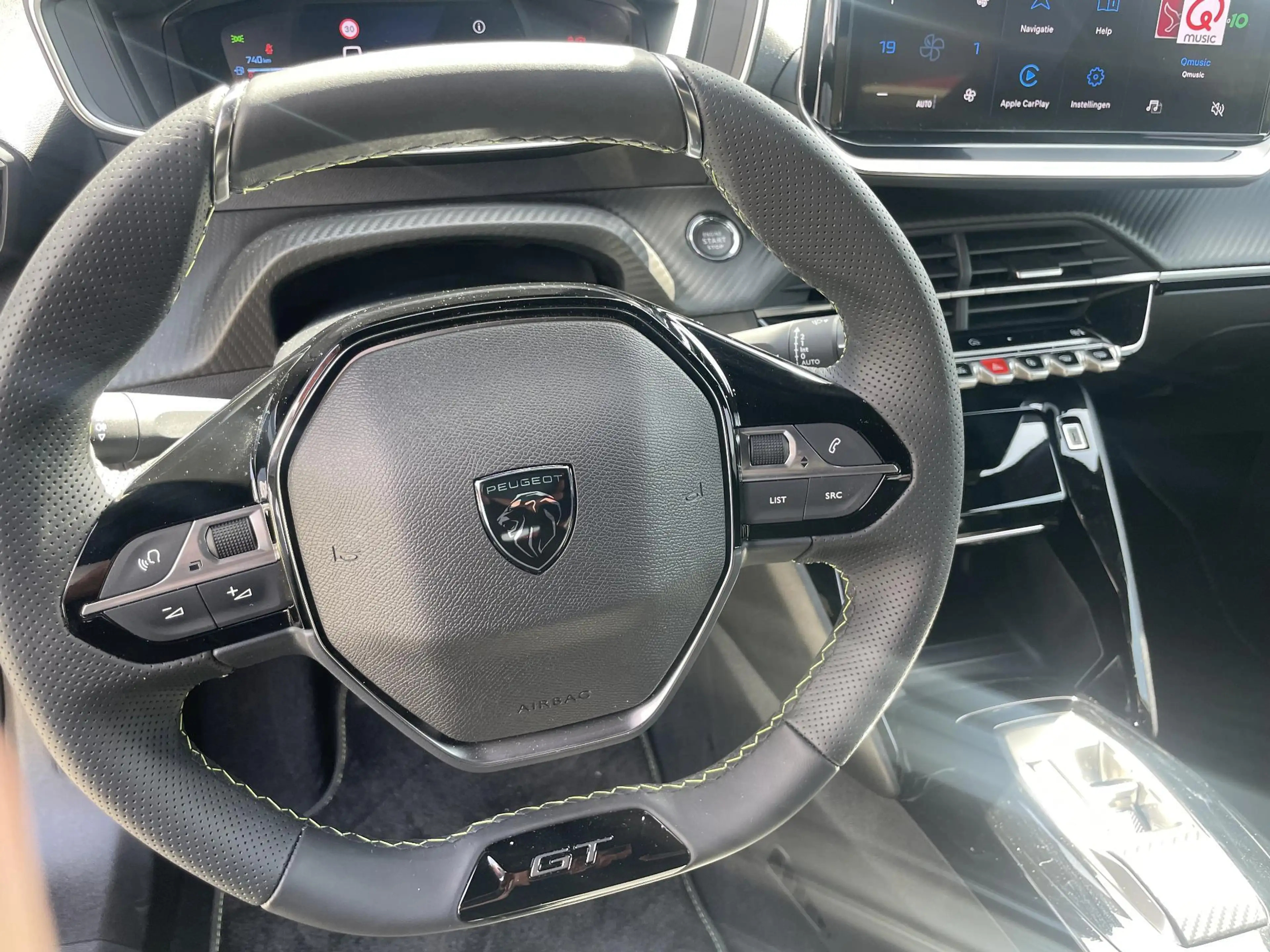 Peugeot 2008 1.2 Hybrid 145 GT — photo 13