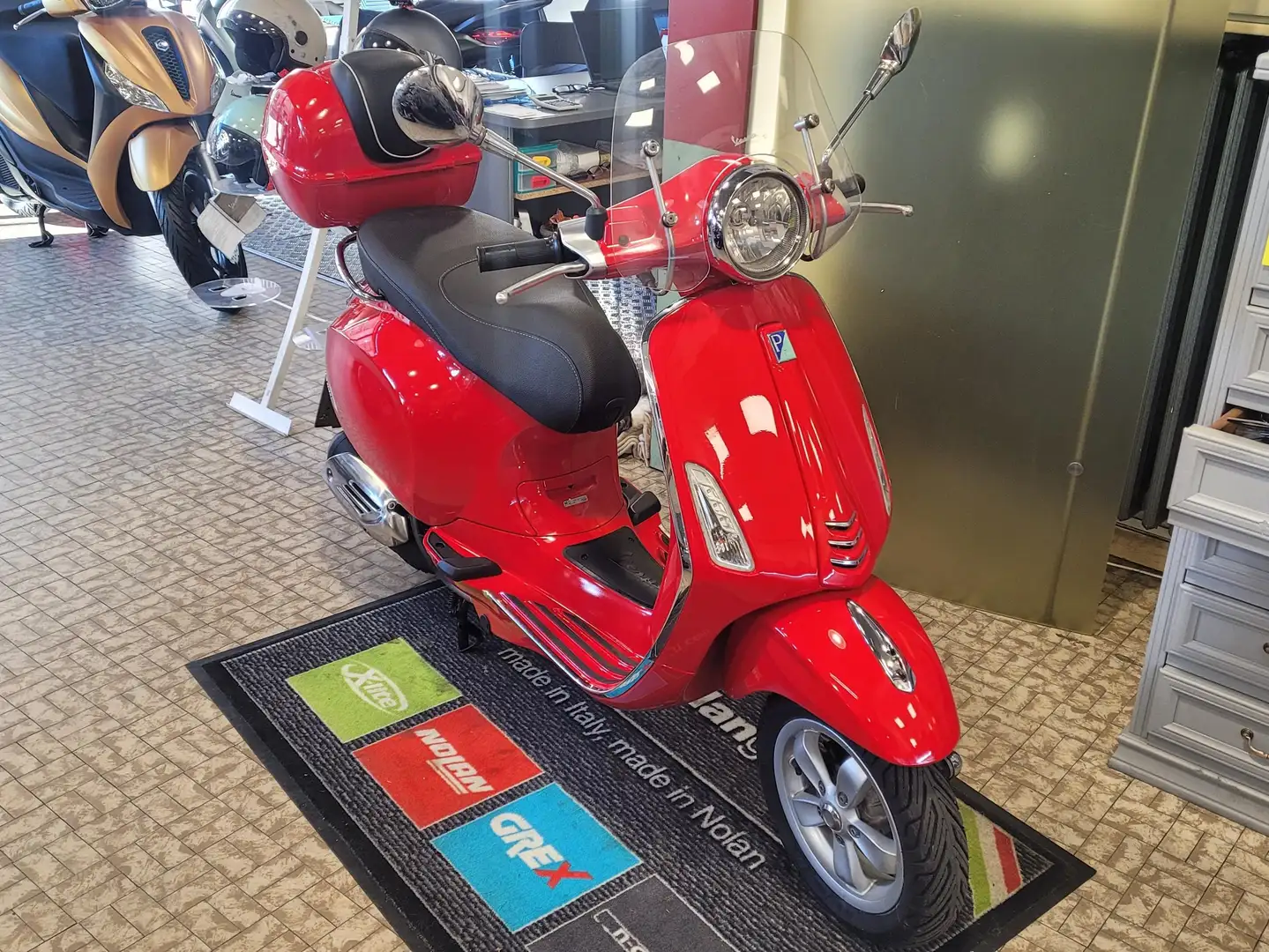 Vespa Primavera 150 3V Rood - 2