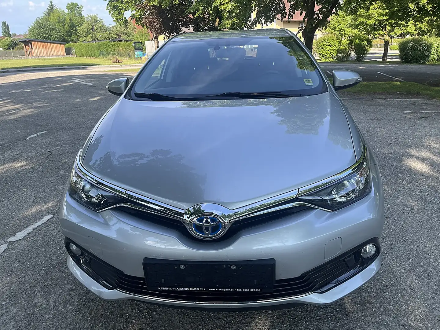 Toyota Auris 1,8 VVT-i Hybrid Edition 45 Silber - 2