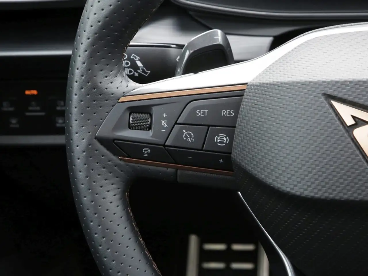 Cupra Formentor 1.4 TSI DSG VZ e-Hybrid 19" ACC NAVI SHZ LED DCC, миниатюра 17