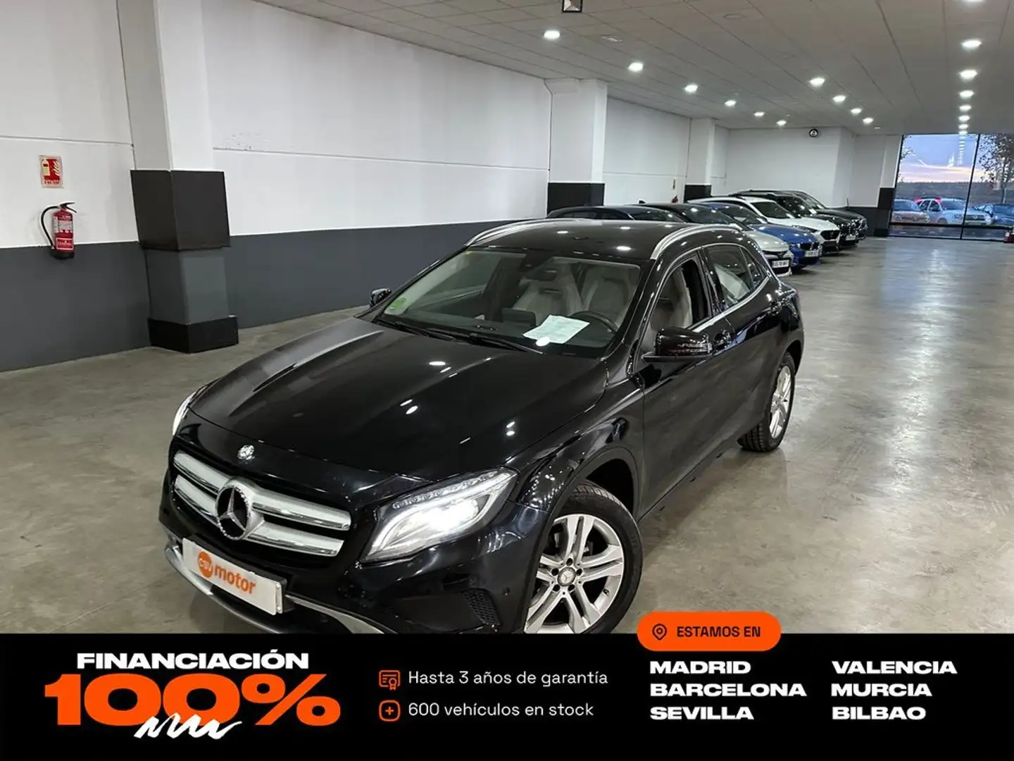 Mercedes-Benz GLA 200 200d Urban Zwart - 1