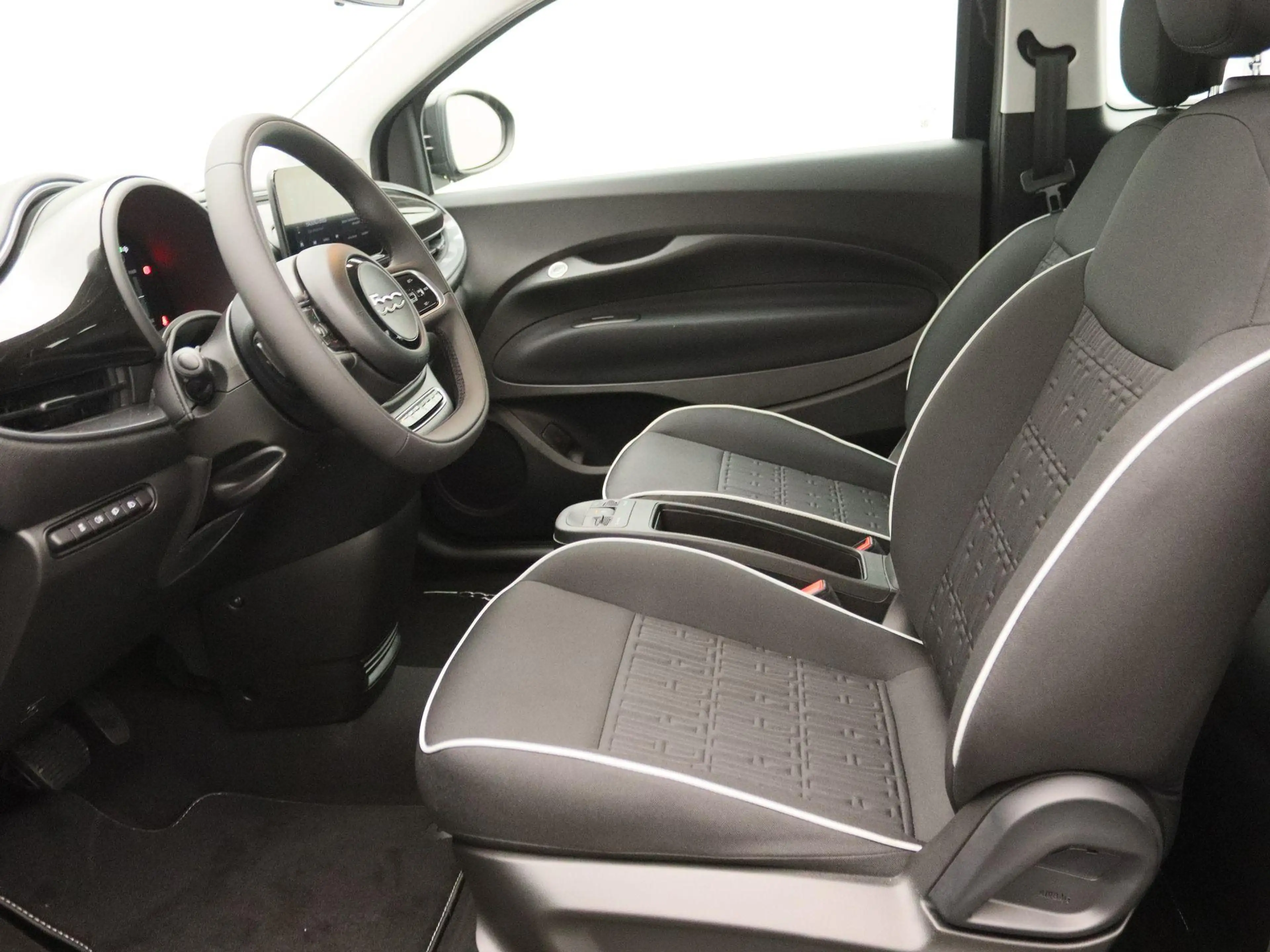 Fiat 500e 42 kWh LMV — photo 12