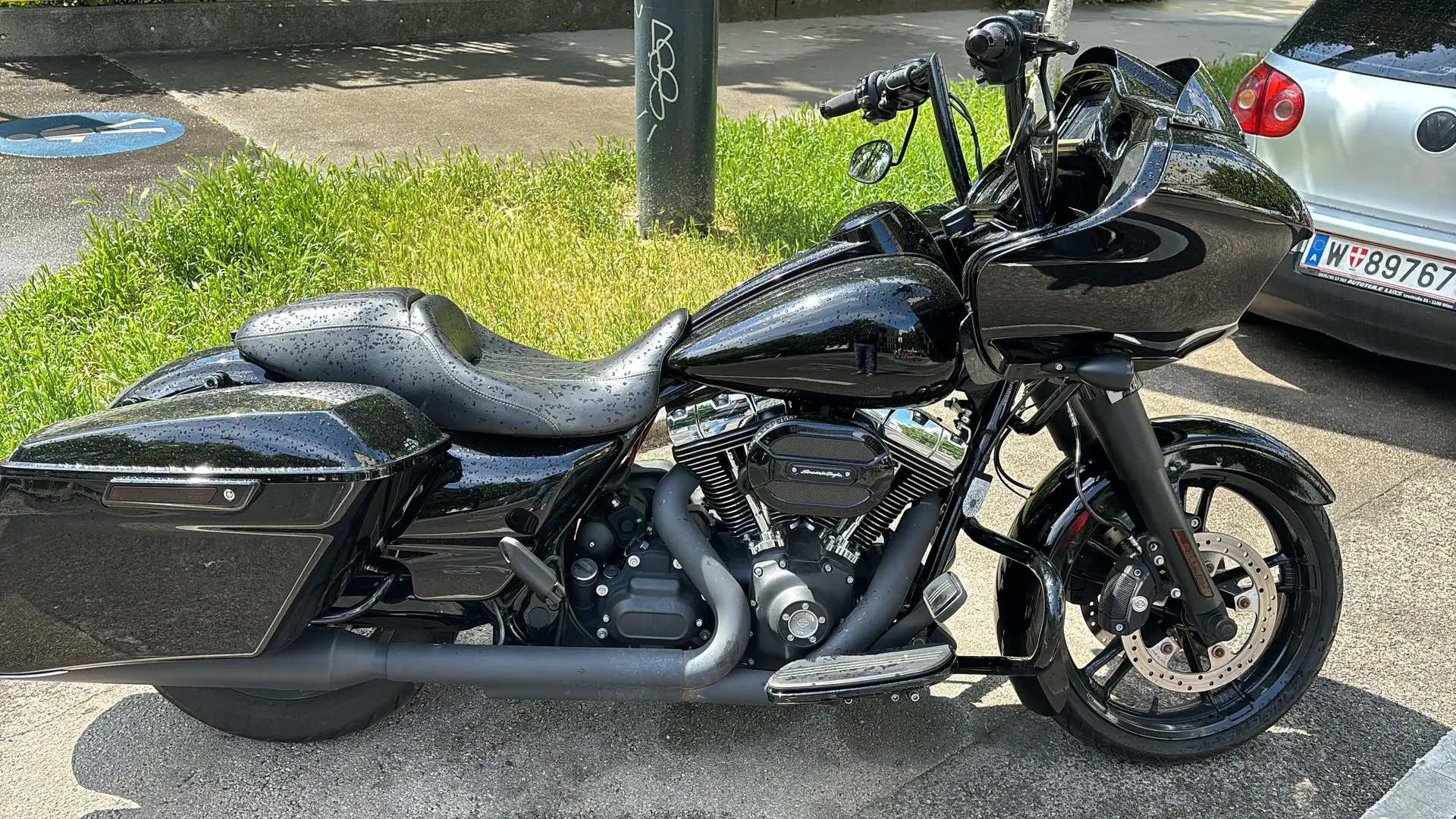 Harley-Davidson Road Glide Černá - 1