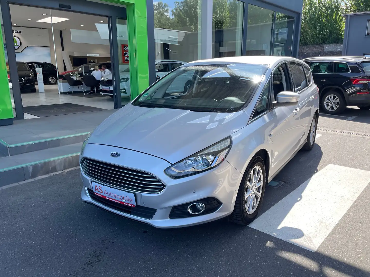 Ford S-Max Titanium Silber - 1