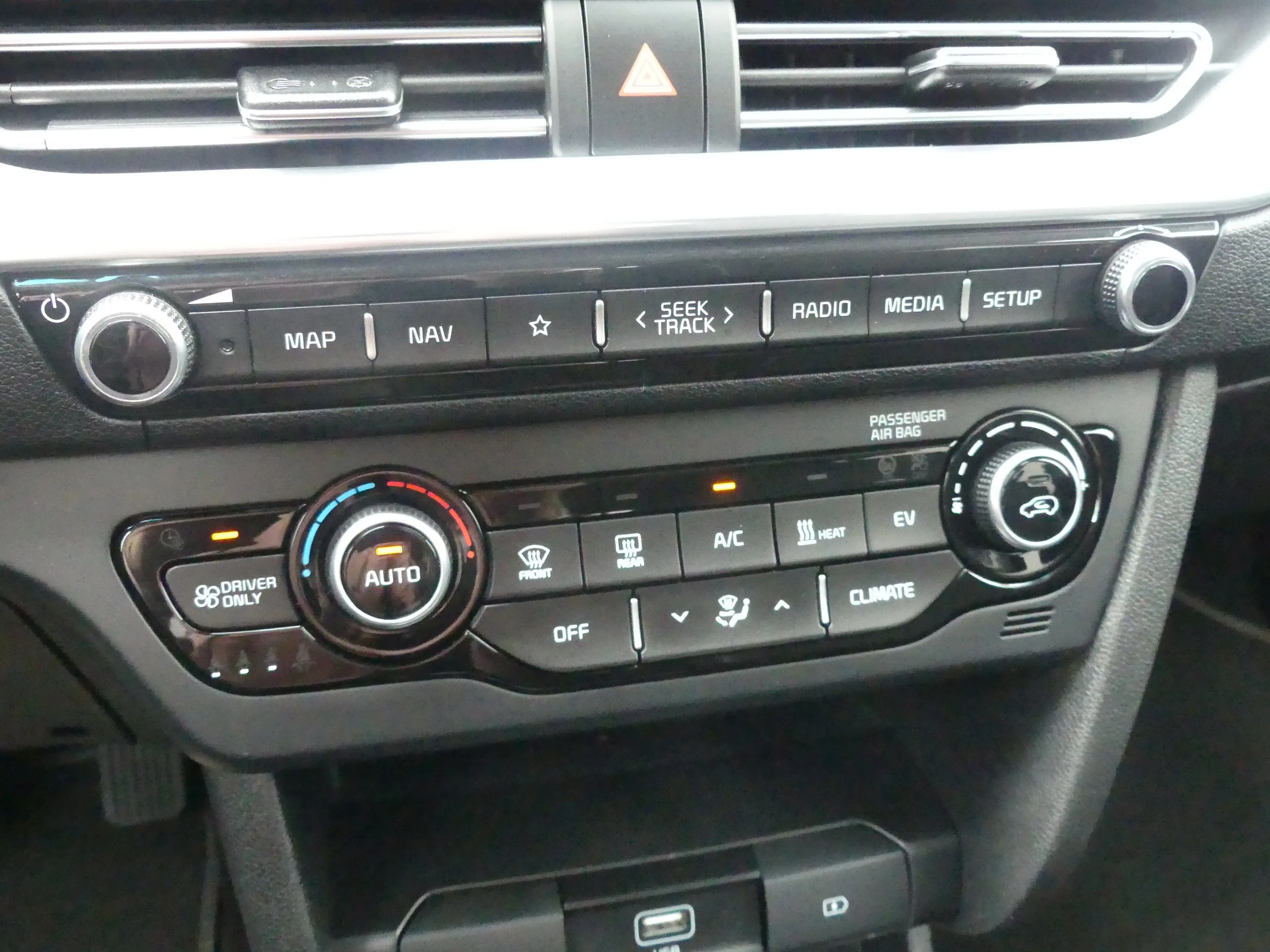 Kia e-Niro DynamicPlusLine 64 kWh | PANORAMADAK | ADAPTIVE CR — photo 13