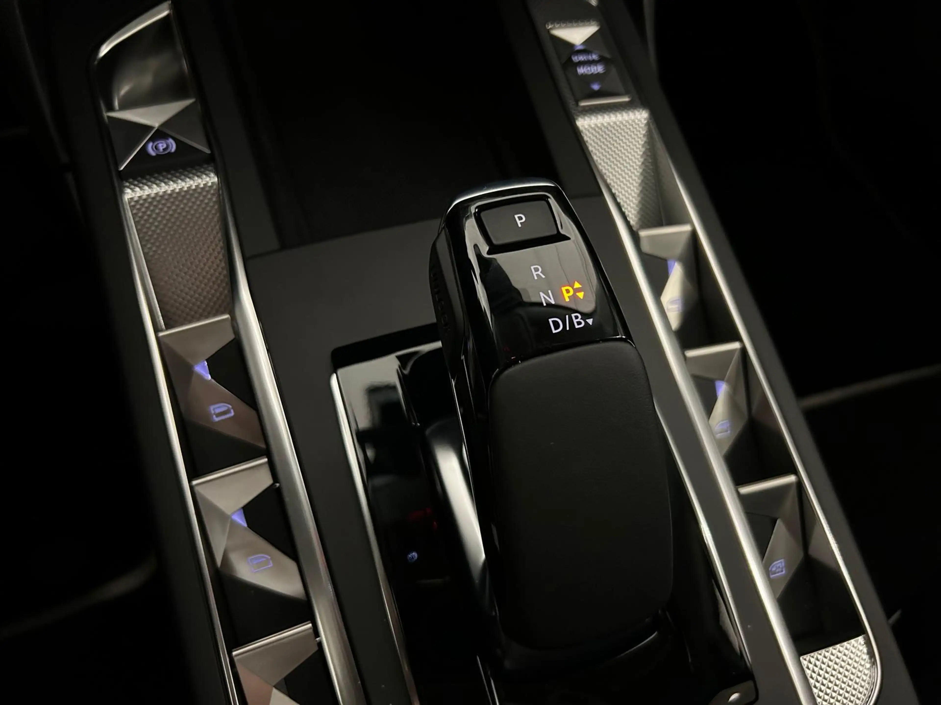 DS Automobiles DS 3 E-Tense Esprit De Voyage 54 kWh PACK DRIVE 1 | LED — photo 13