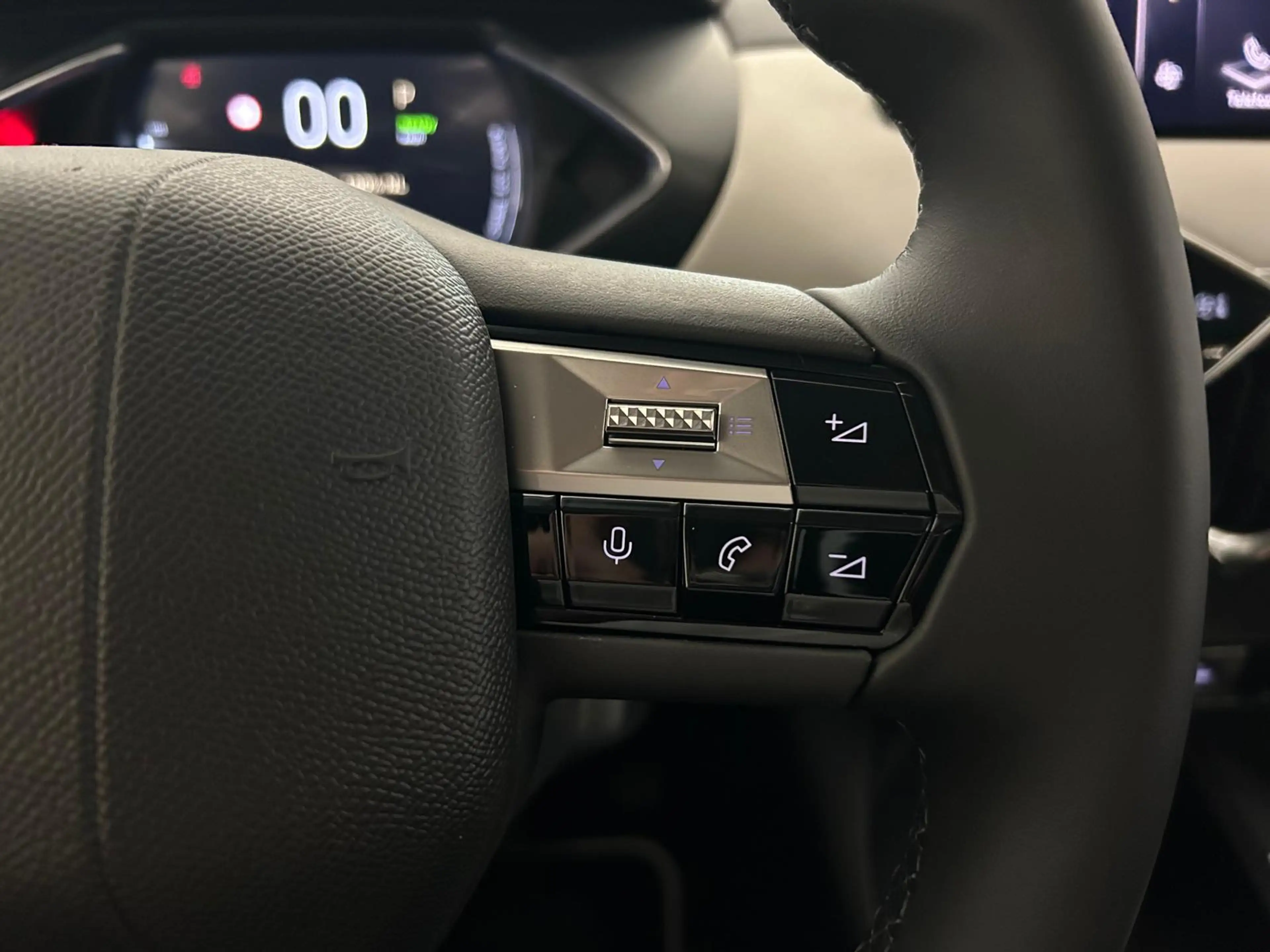 DS Automobiles DS 3 E-Tense Esprit De Voyage 54 kWh PACK DRIVE 1 | LED — photo 12