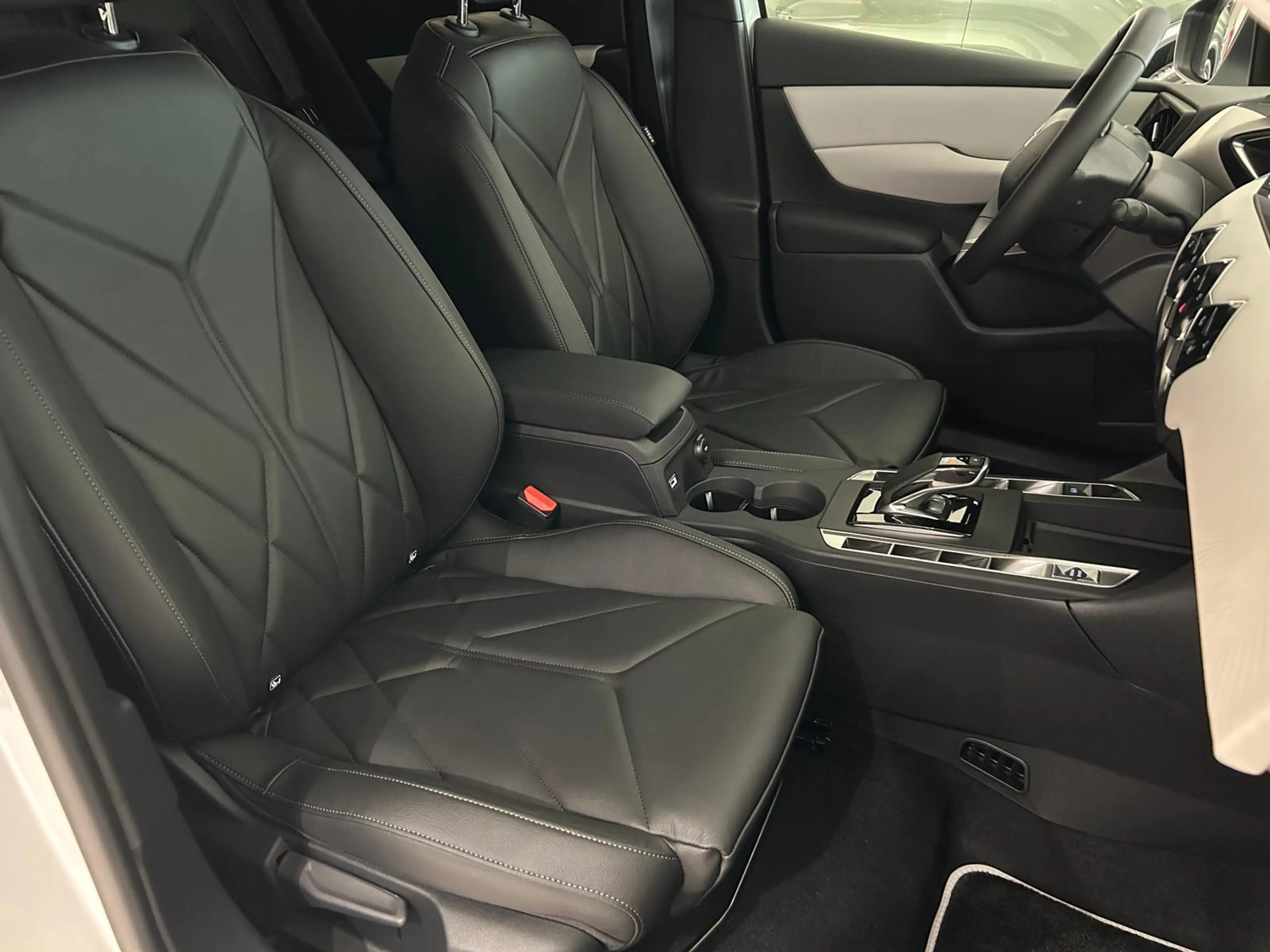 DS Automobiles DS 3 E-Tense Esprit De Voyage 54 kWh PACK DRIVE 1 | LED — photo 15
