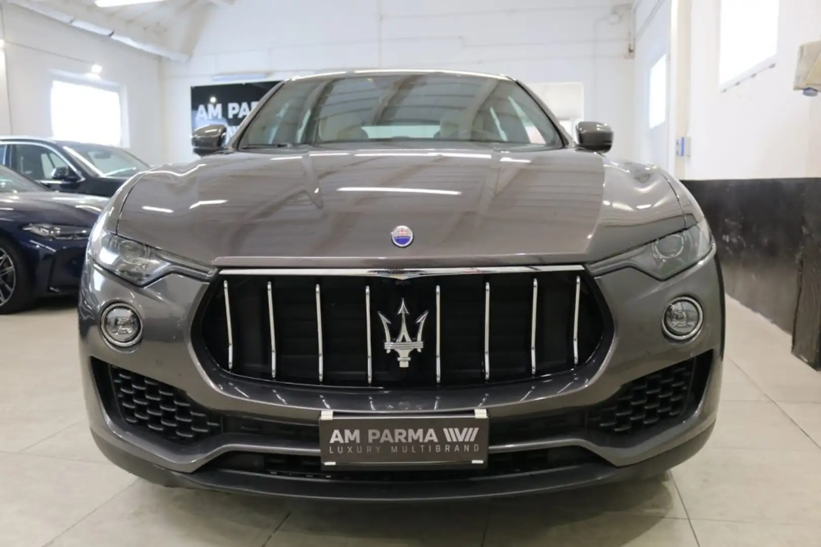 Maserati Levante V6 Diesel 275 CV AWD Granlusso Gris - 2