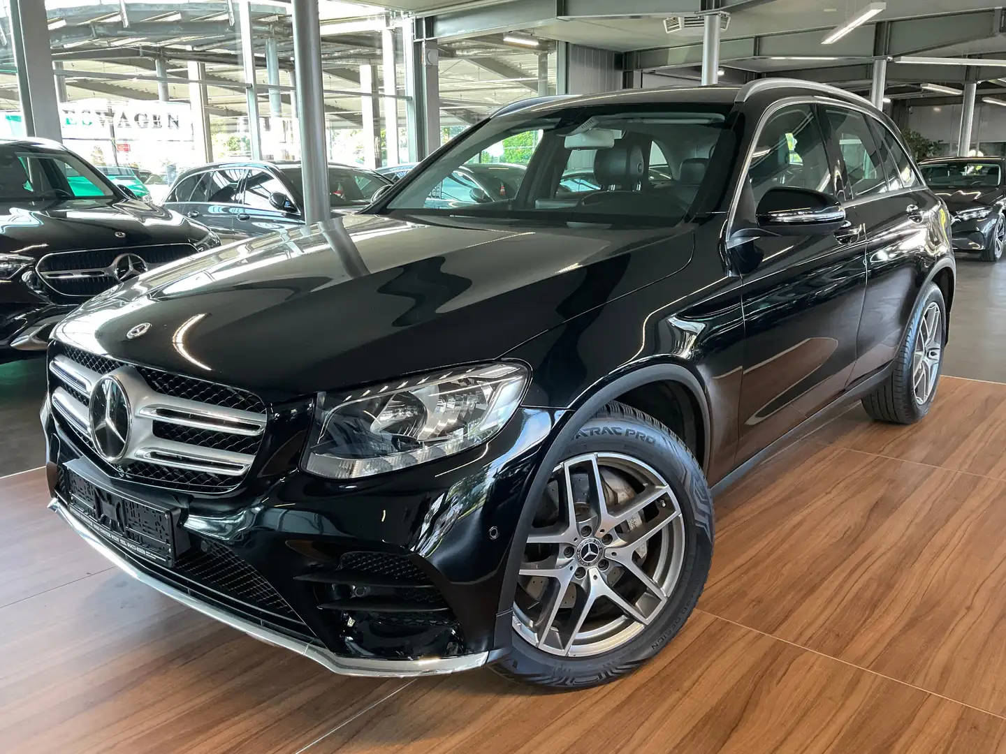 Mercedes-Benz GLC 250 GLC 250 d 4Matic AMG-Line DISTRONIC/AHK/KAMERA Schwarz - 1