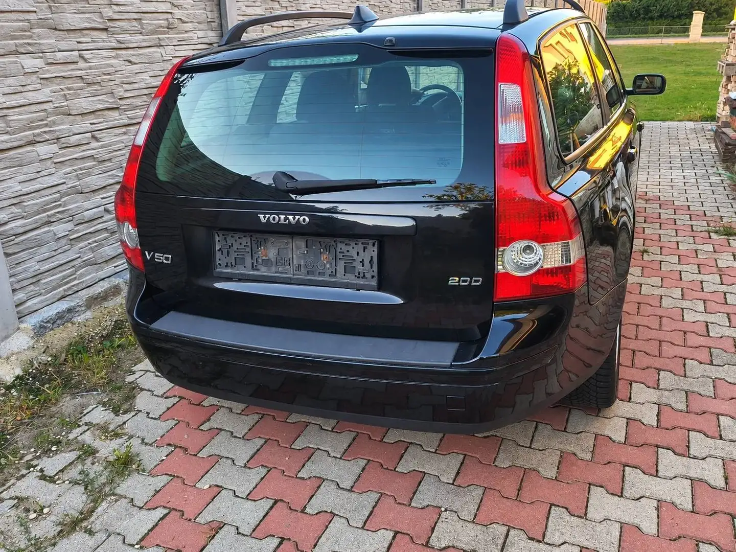 Volvo V50 V50 2,0 D Momentum Momentum Schwarz - 1