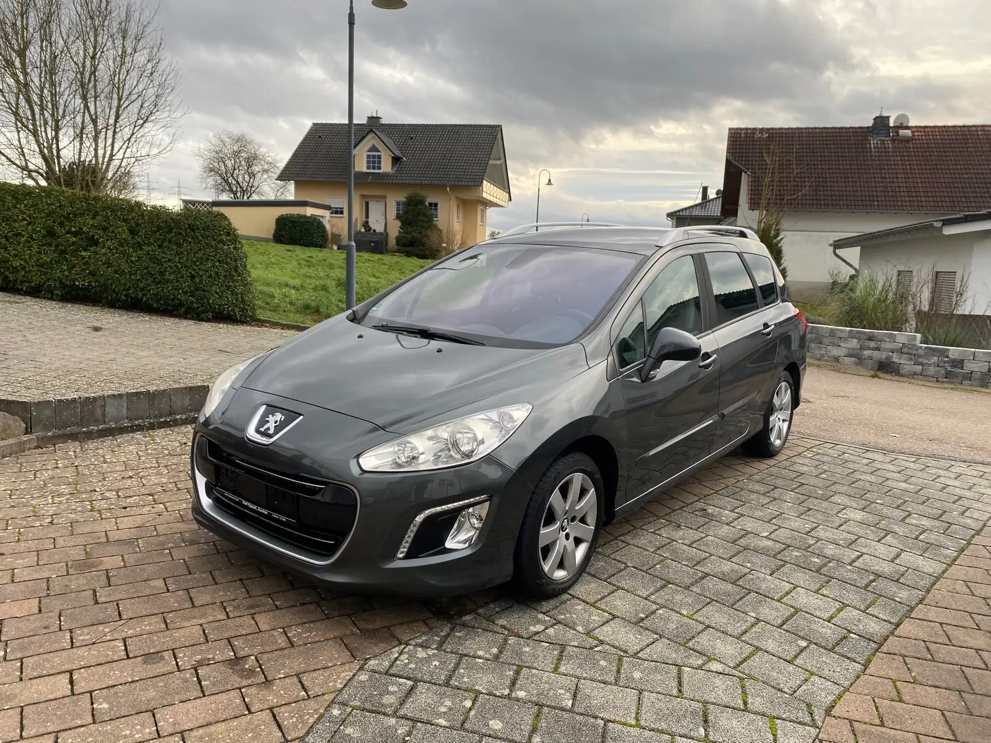 Peugeot 308 SW 120 VTi Family, Klima,Panoramadach,2 Hand,Euro5 Grau - 1