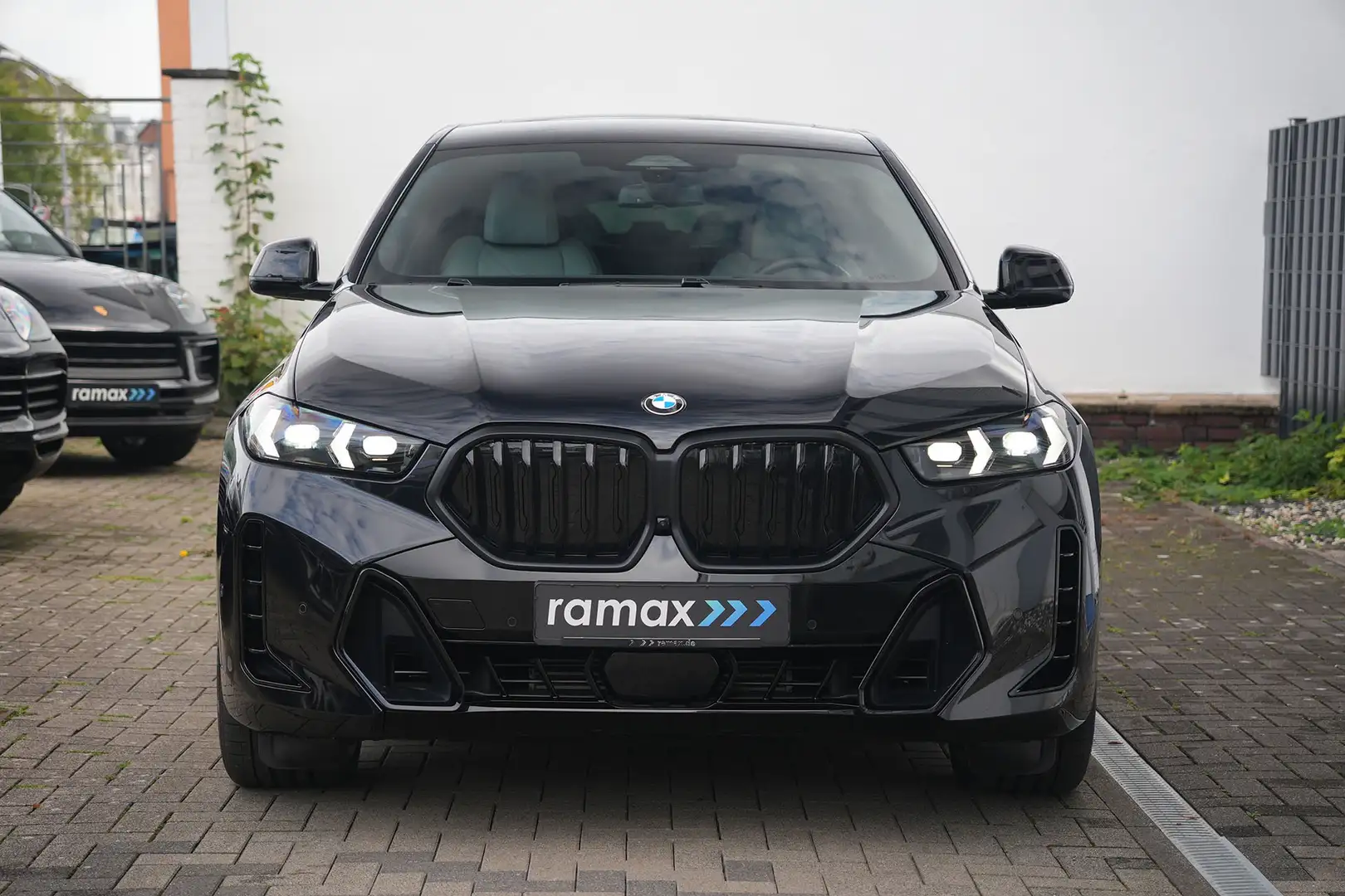 BMW X6 xDrive30d M SPORT PRO-LUFTF.-PANO-CARBON-22M Zwart - 2