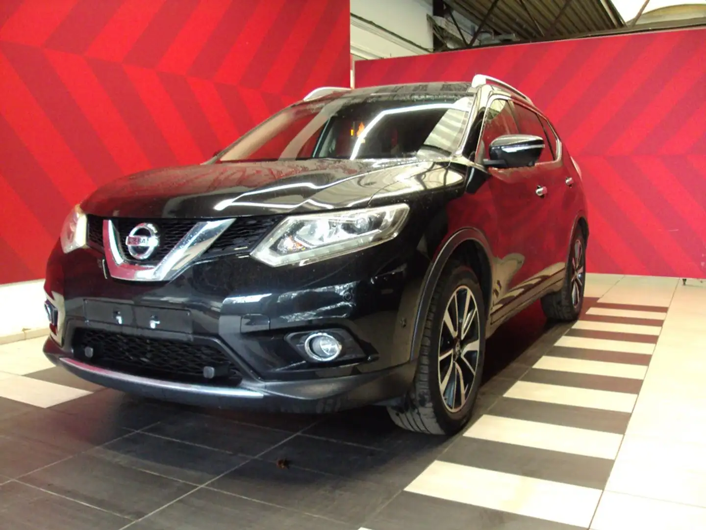 Nissan X-Trail TEKNA 1.6dCi 7PL 4X4 6MT crna - 1