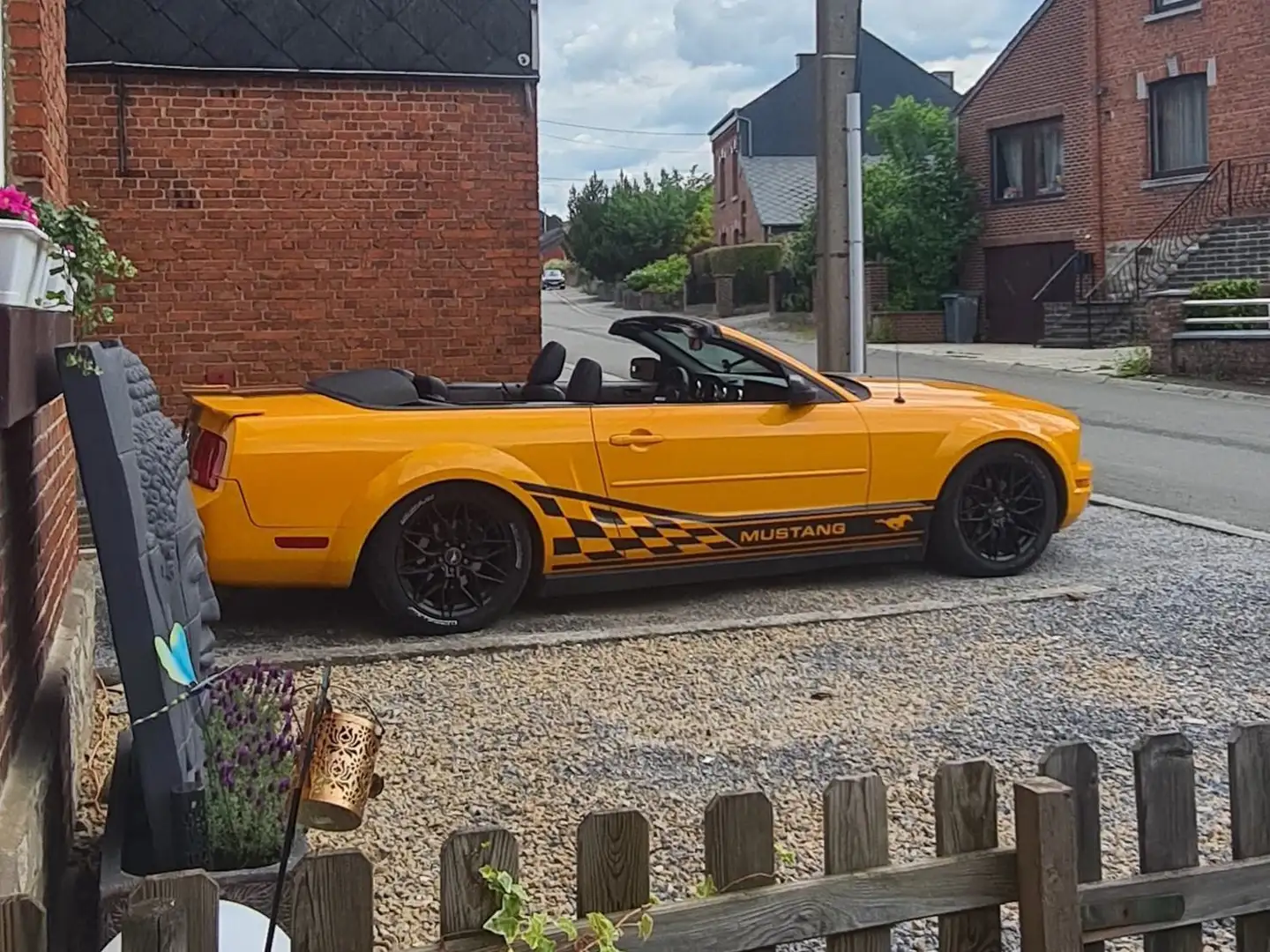 Ford Mustang 4 Geel - 2