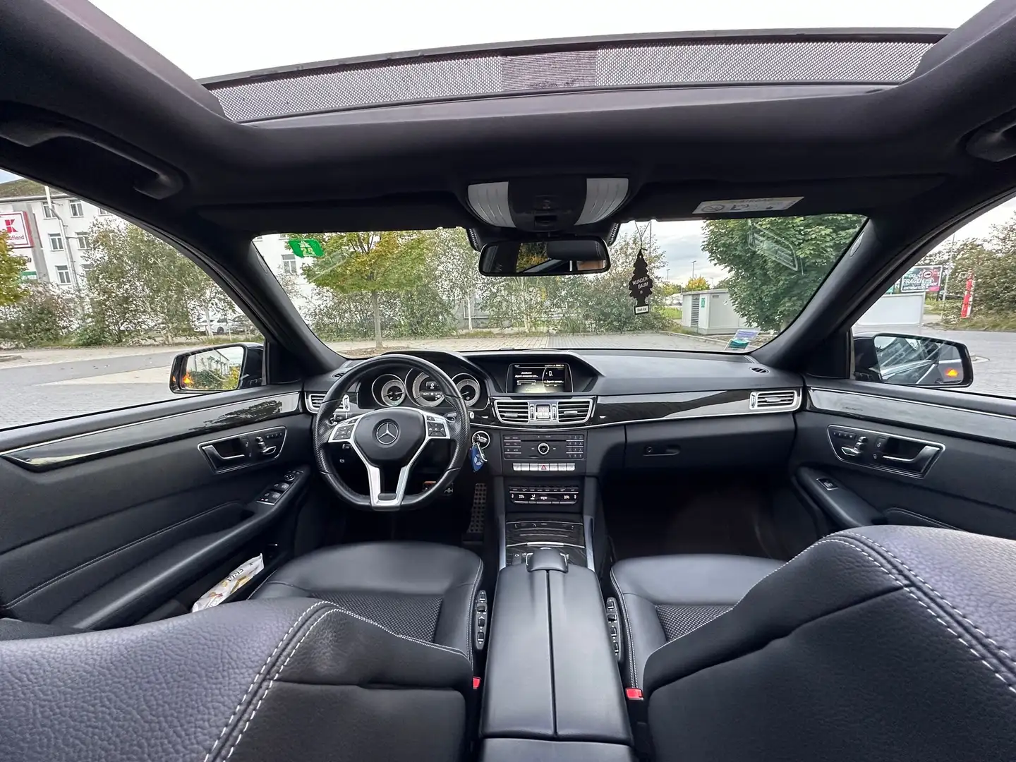 Mercedes-Benz E 350 E 350 BlueTEC 4Matic 7G-TRONIC Schwarz - 1