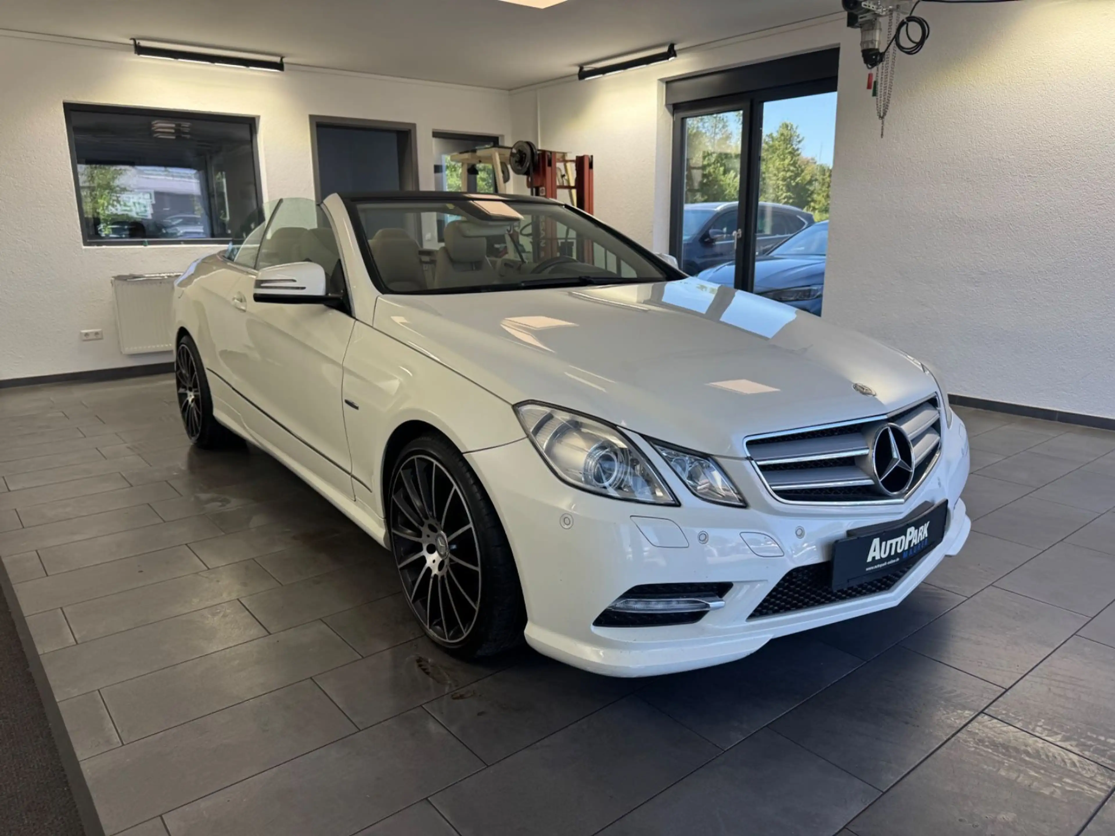 Mercedes-Benz E 250 Cabrio *AMG-Line* Leder*Navi* — photo 8