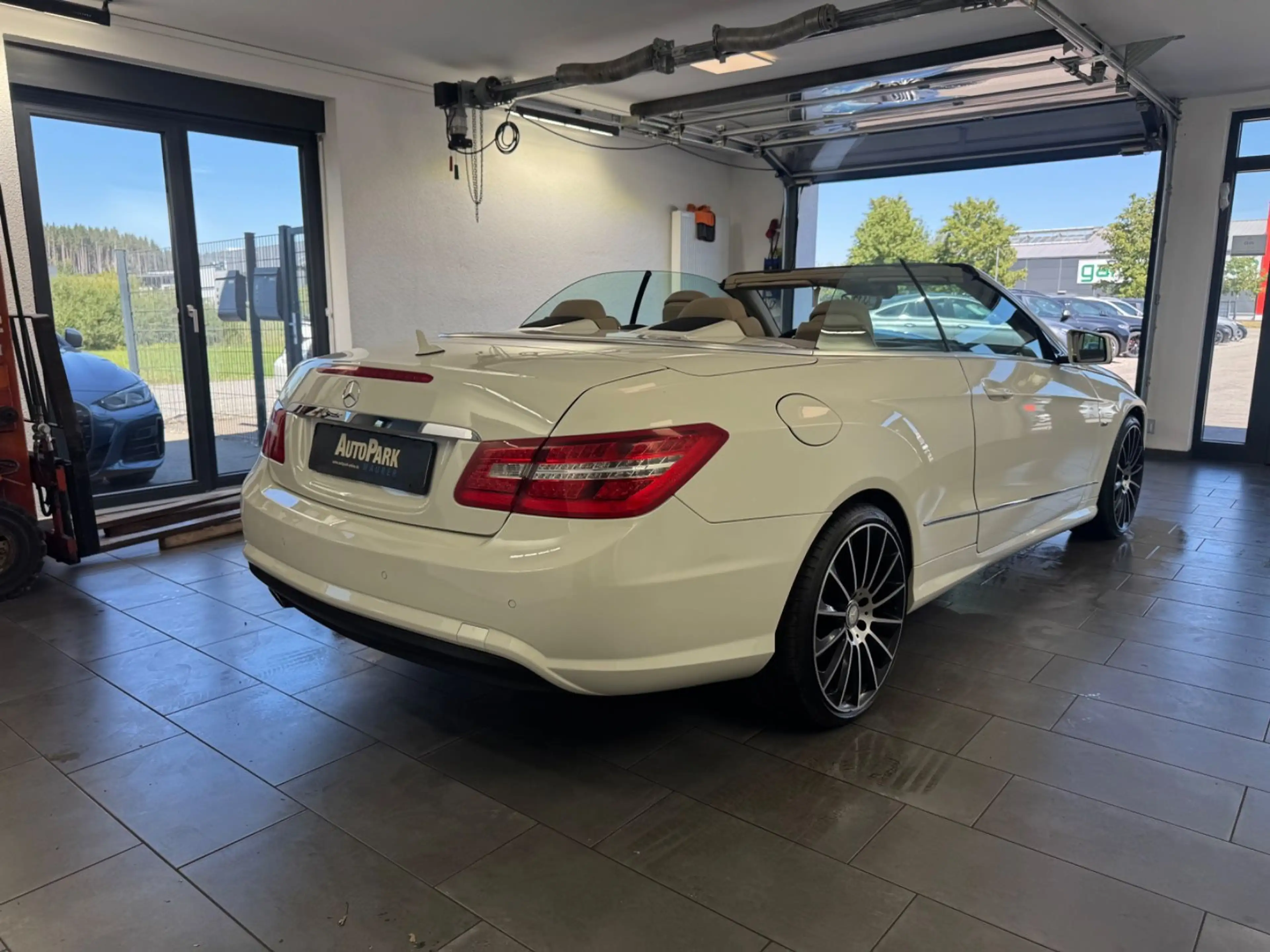 Mercedes-Benz E 250 Cabrio *AMG-Line* Leder*Navi* — photo 12