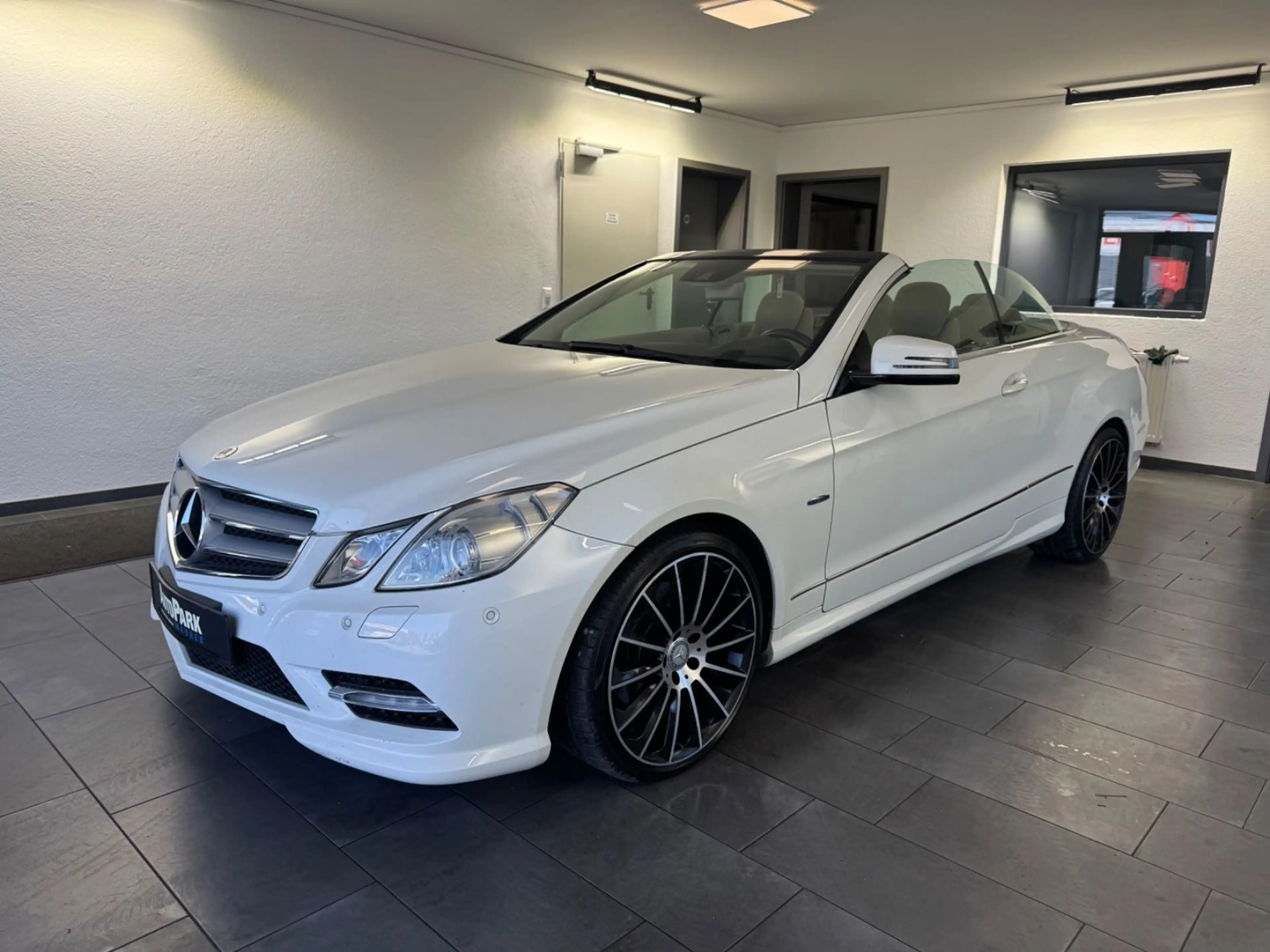Mercedes-Benz E 250 Cabrio *AMG-Line* Leder*Navi* — photo 2