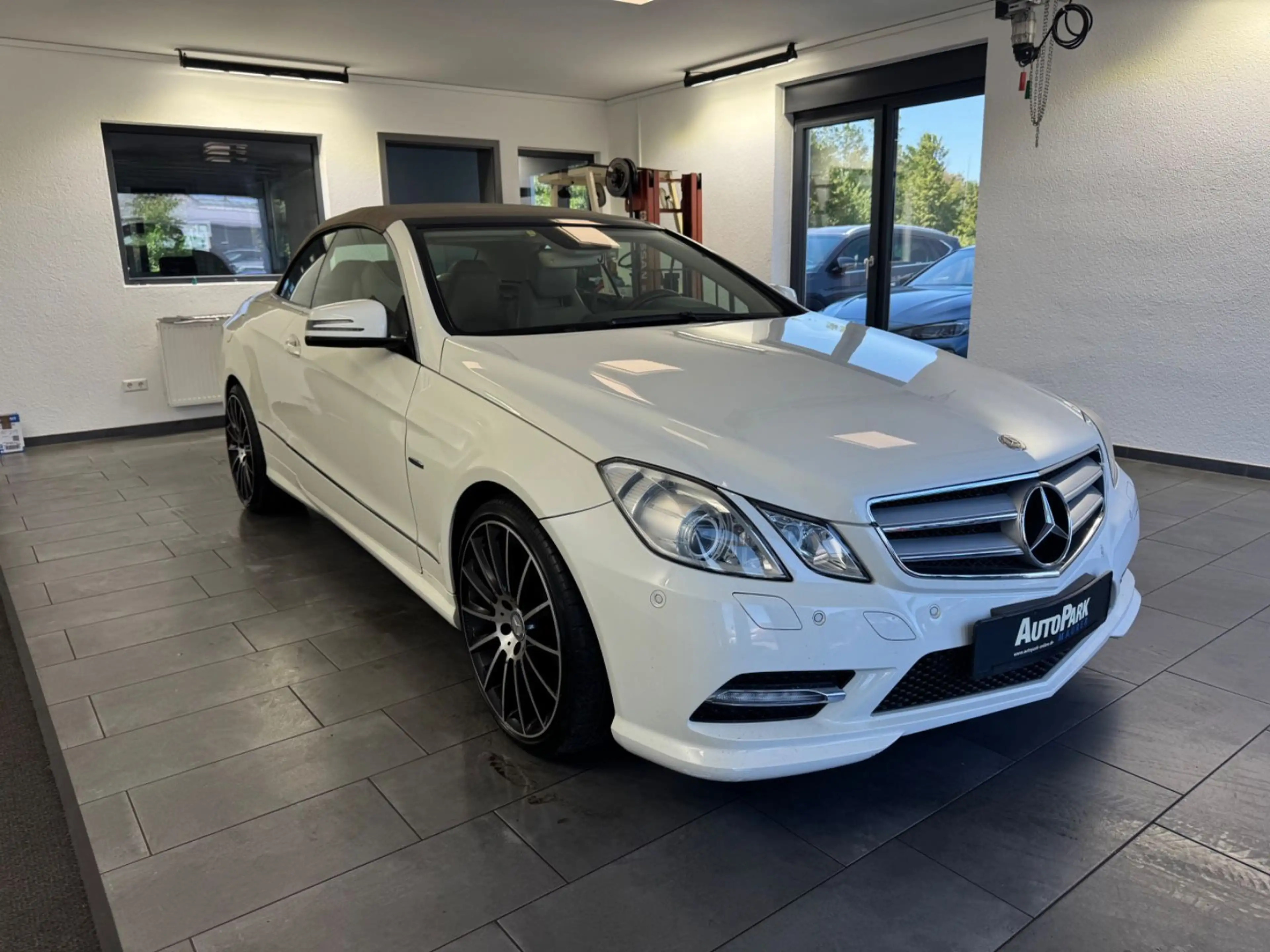 Mercedes-Benz E 250 Cabrio *AMG-Line* Leder*Navi* — photo 9