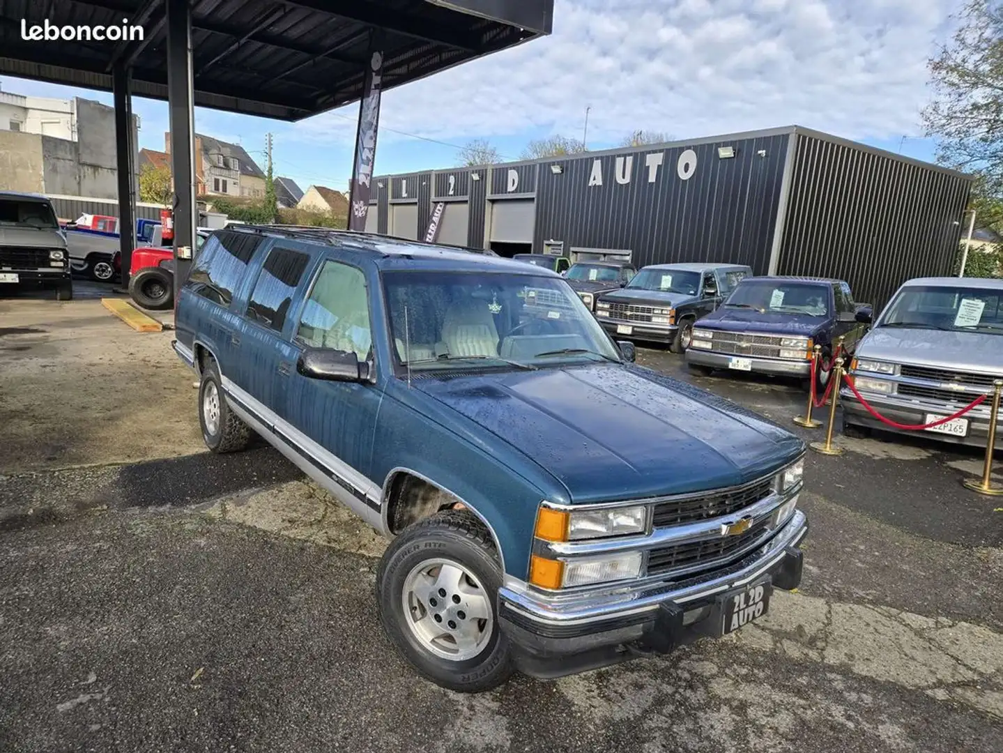 Chevrolet Suburban 4x4 1500 5.7 V8 350ci Blau - 1