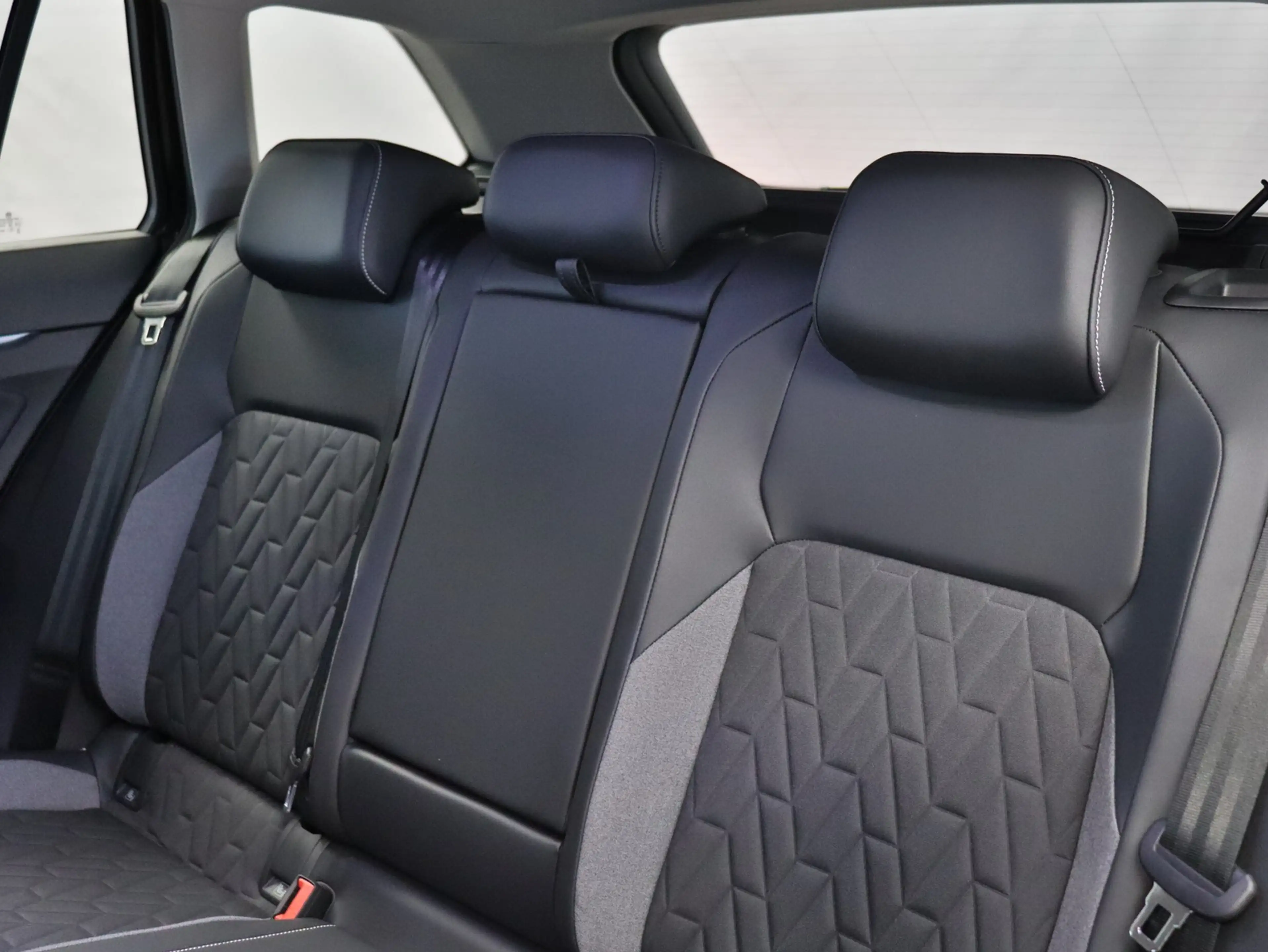 Volkswagen Golf VIII Variant Goal 1.5TSI DSG+RFKAM+ACC+AHK+SIDE... — photo 4