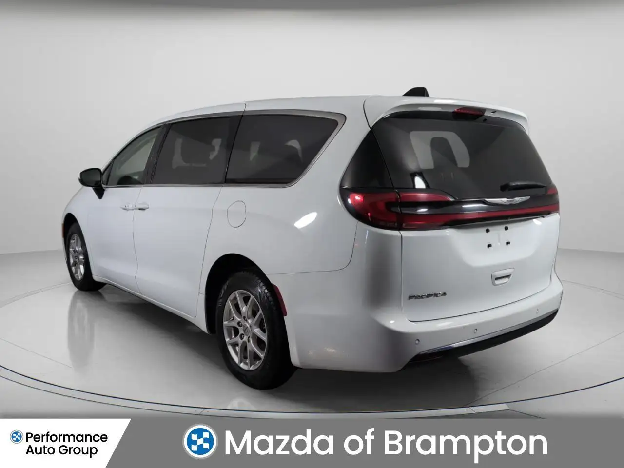 Chrysler Pacifica photo Chrysler Pacifica