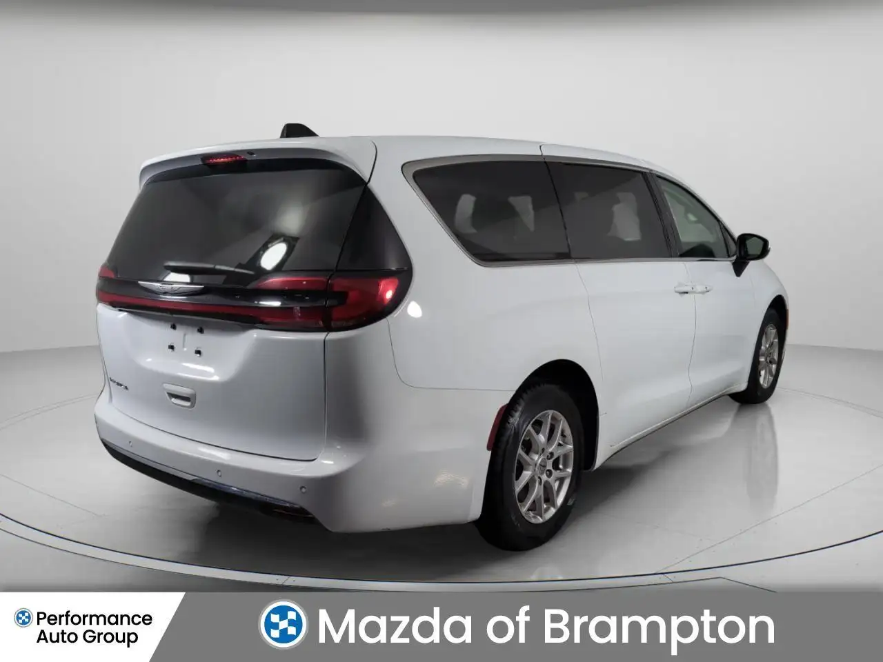 Chrysler Pacifica photo Chrysler Pacifica