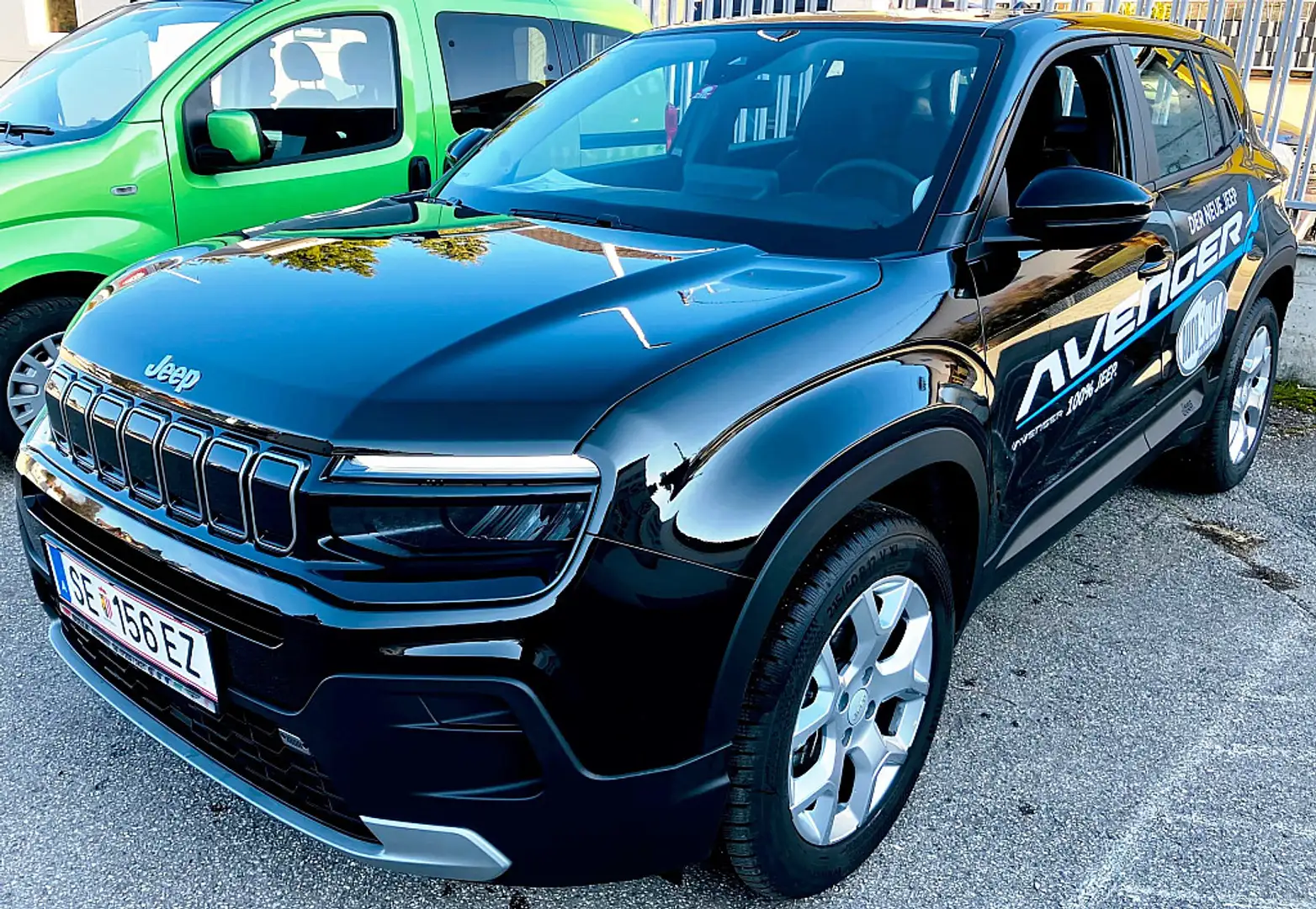 Jeep Avenger 1.2 GSE T3 Altitude Zwart - 2